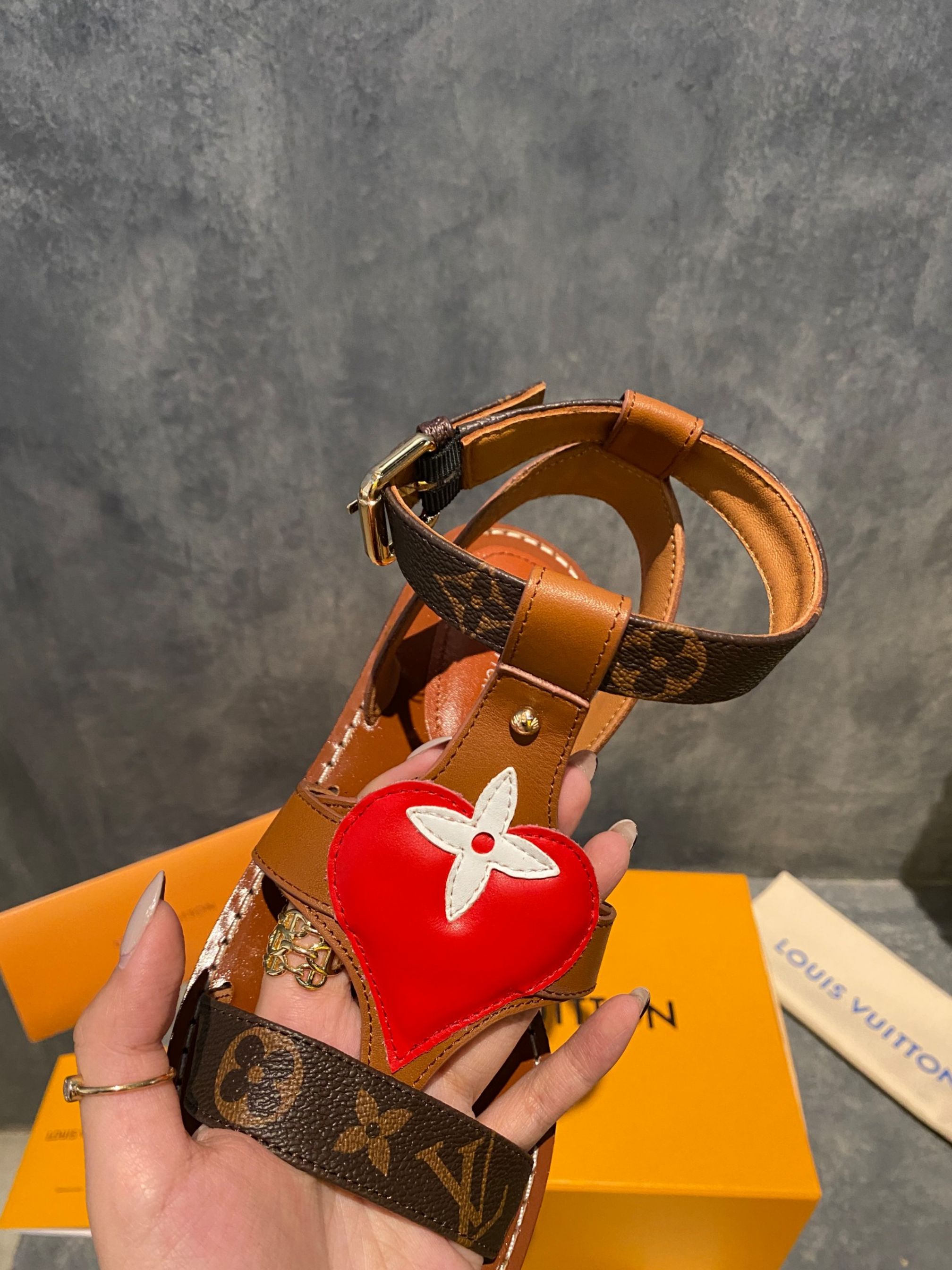 New Arrival LV Women Shoes 2154