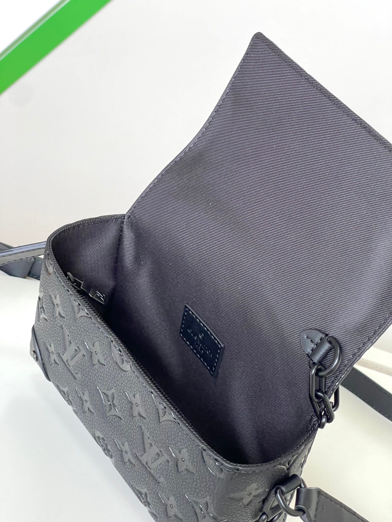 Alpha Wearable Wallet Black Grained Calf Leather M59161
