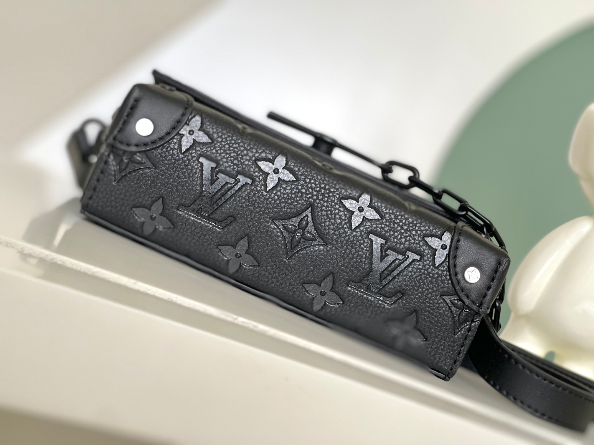 Alpha Wearable Wallet Black Grained Calf Leather M59161