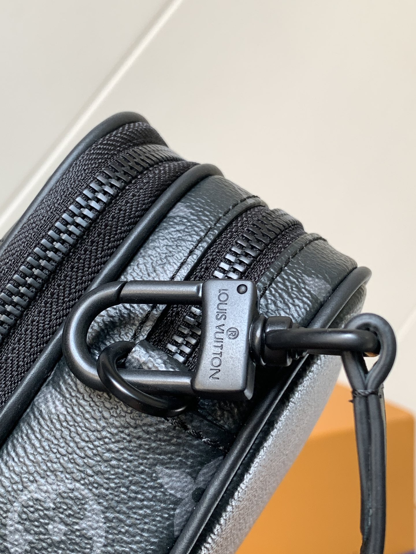 Alpha Wearable Wallet Monogram Eclipse Black M82542