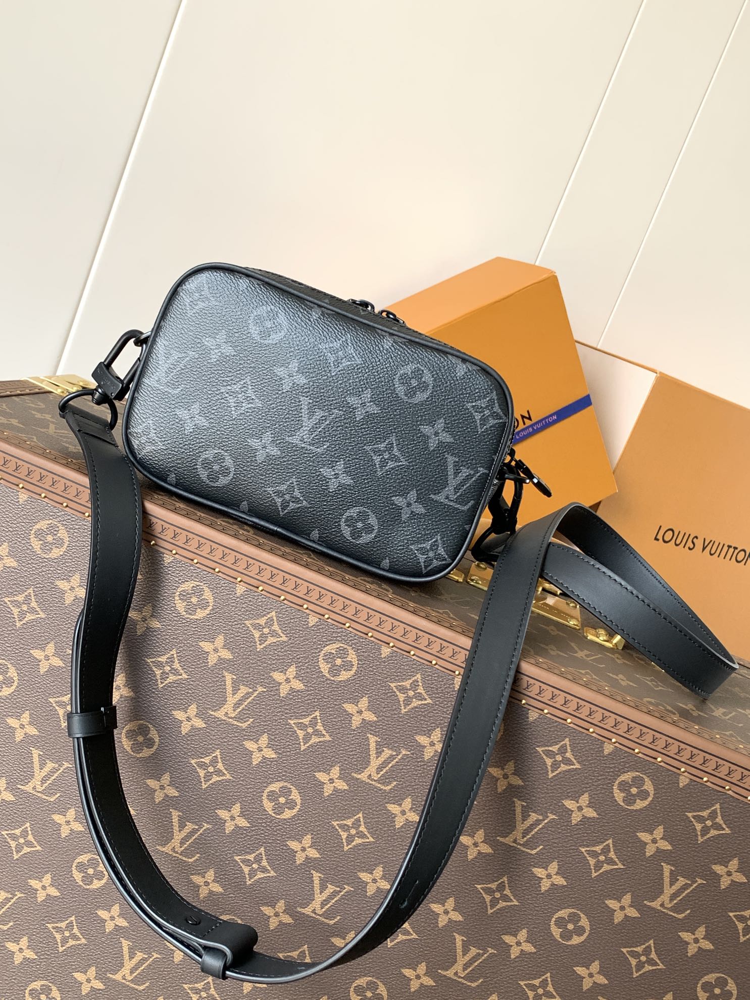 Alpha Wearable Wallet Monogram Eclipse Black M82542