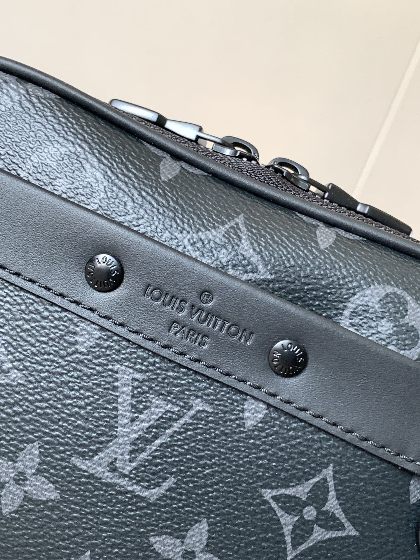 Alpha Wearable Wallet Monogram Eclipse Black M82542