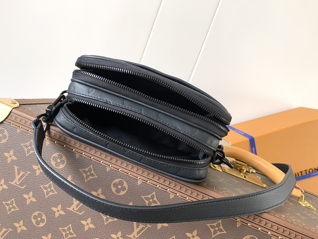 Alpha Wearable Wallet Monogram Shadow Cowhide Leather Black M82544