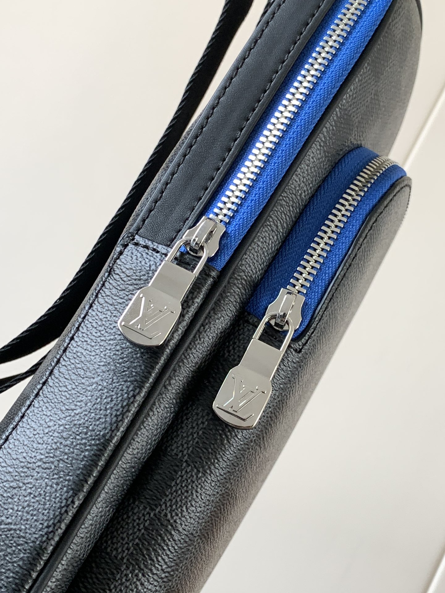 Avenue Slingbag Damier Graphite Indigo Blue N00086