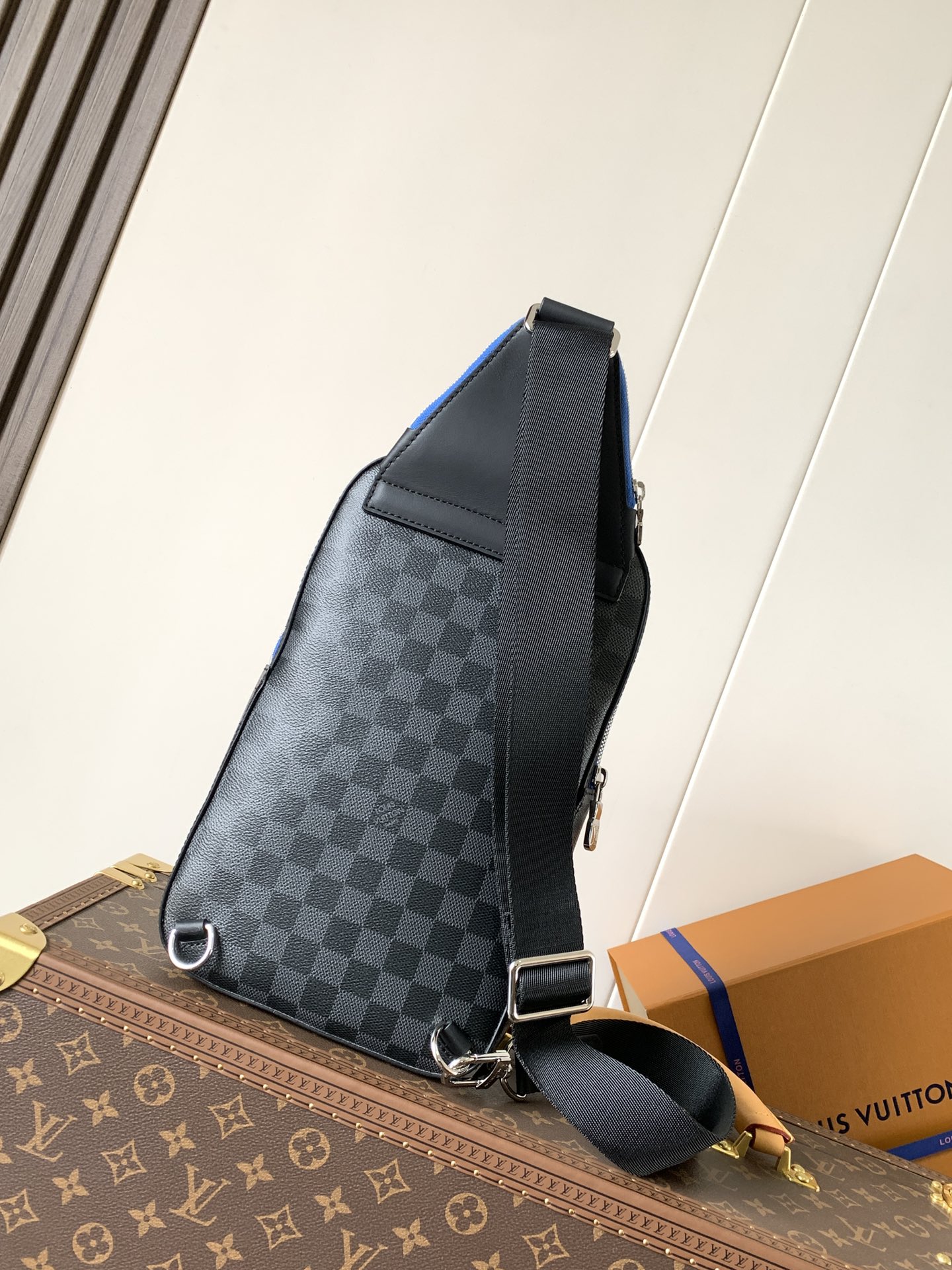 Avenue Slingbag Damier Graphite Indigo Blue N00086