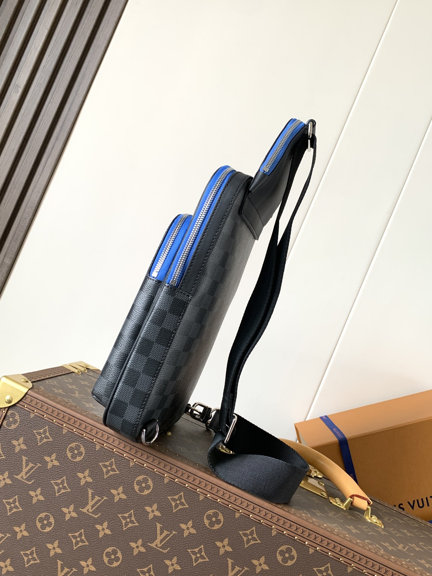 Avenue Slingbag Damier Graphite Indigo Blue N00086