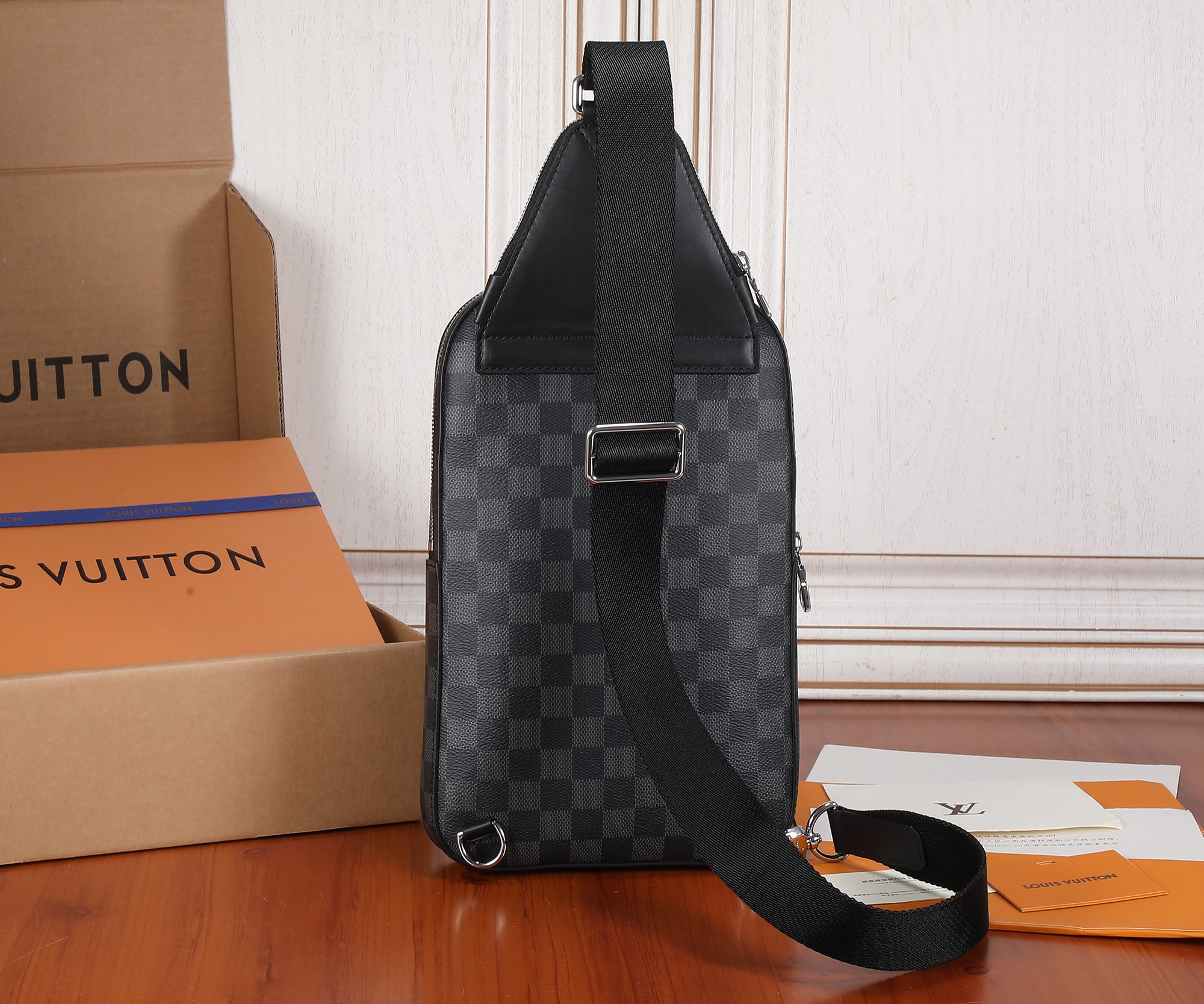 Avenue Slingbag Damier Graphite N45302