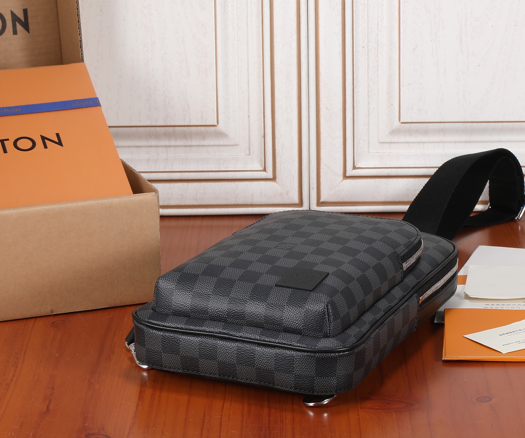 Avenue Slingbag Damier Graphite N45302