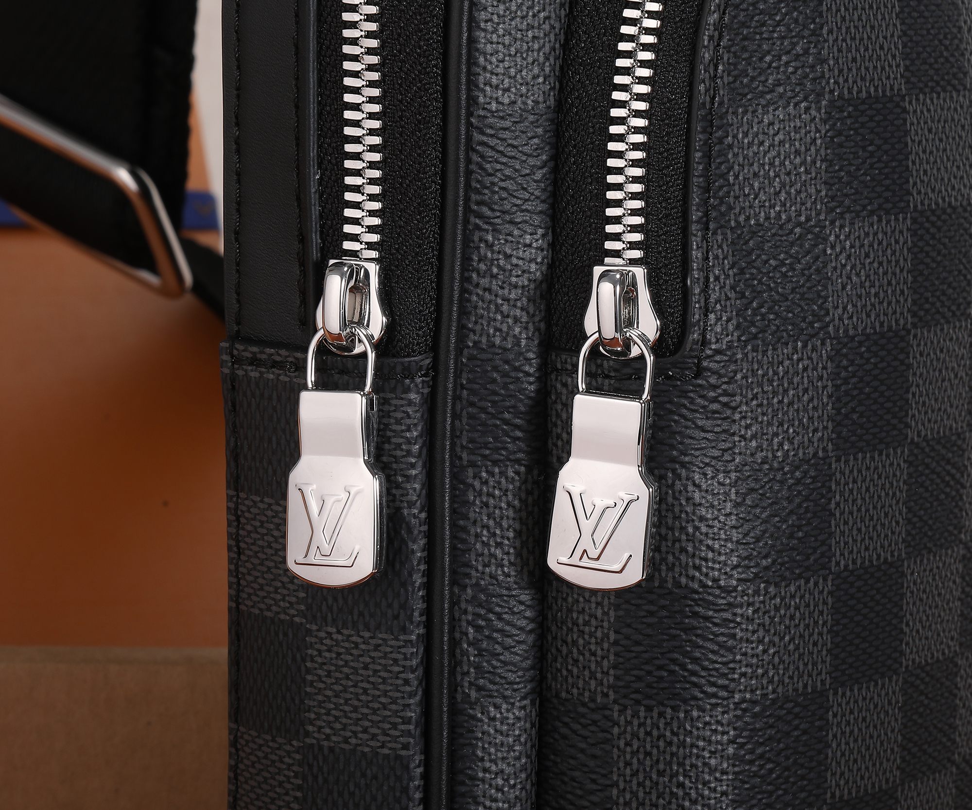 Avenue Slingbag Damier Graphite N45302