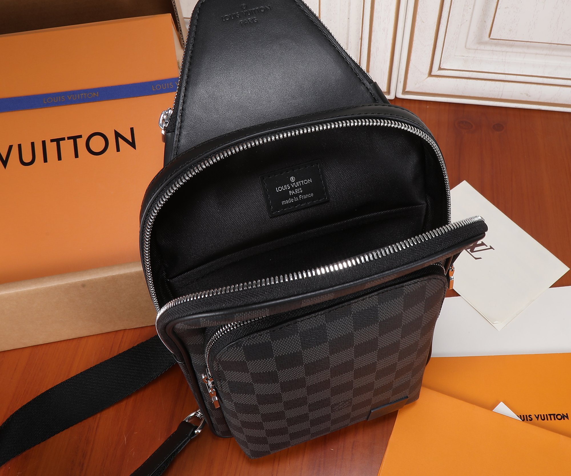 Avenue Slingbag Damier Graphite N45302