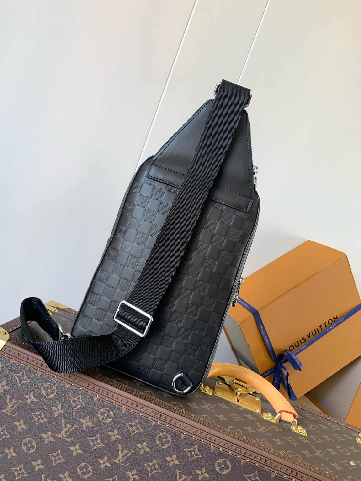 Avenue Slingbag Damier Infini N45303