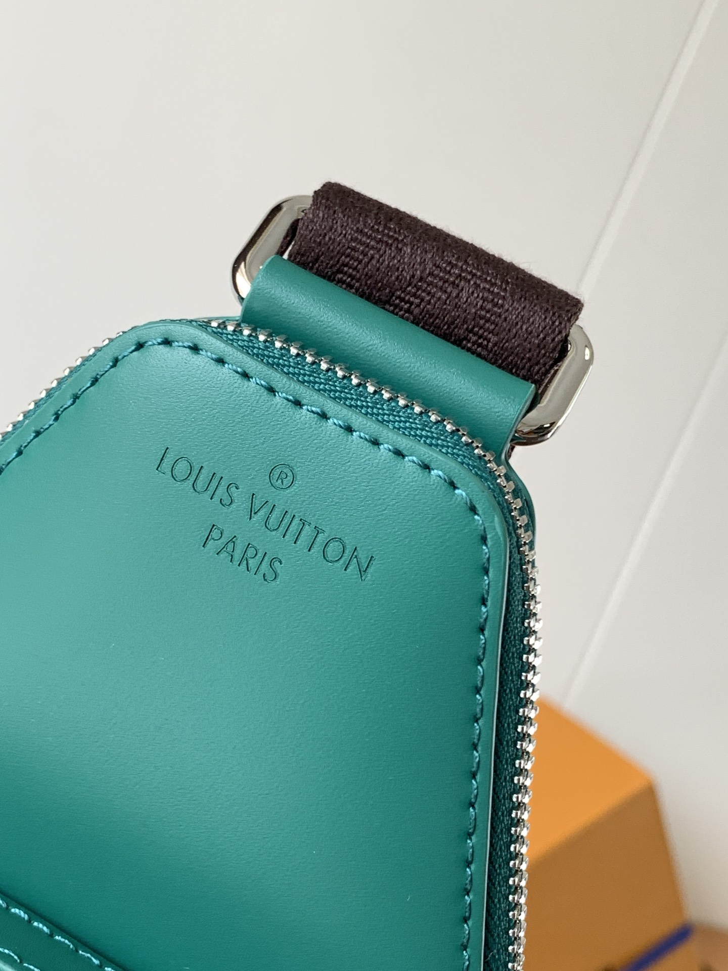 Avenue Slingbag G73 Borneo Green Monogram Macassa M12734