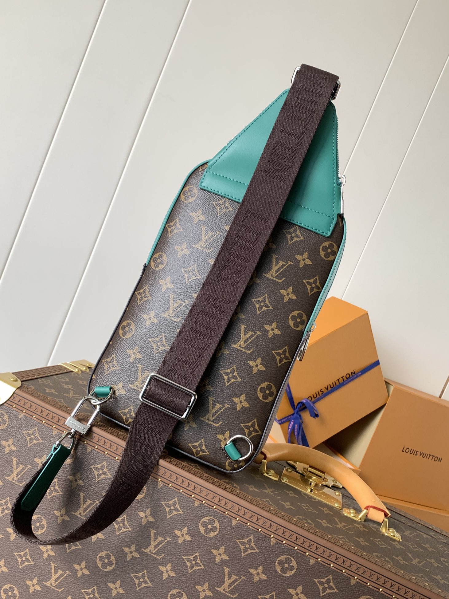 Avenue Slingbag G73 Borneo Green Monogram Macassa M12734