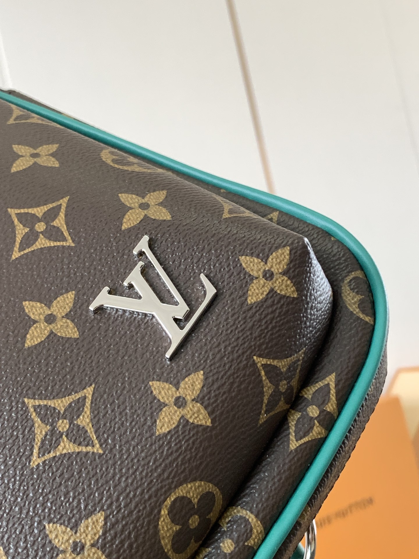 Avenue Slingbag G73 Borneo Green Monogram Macassa M12734
