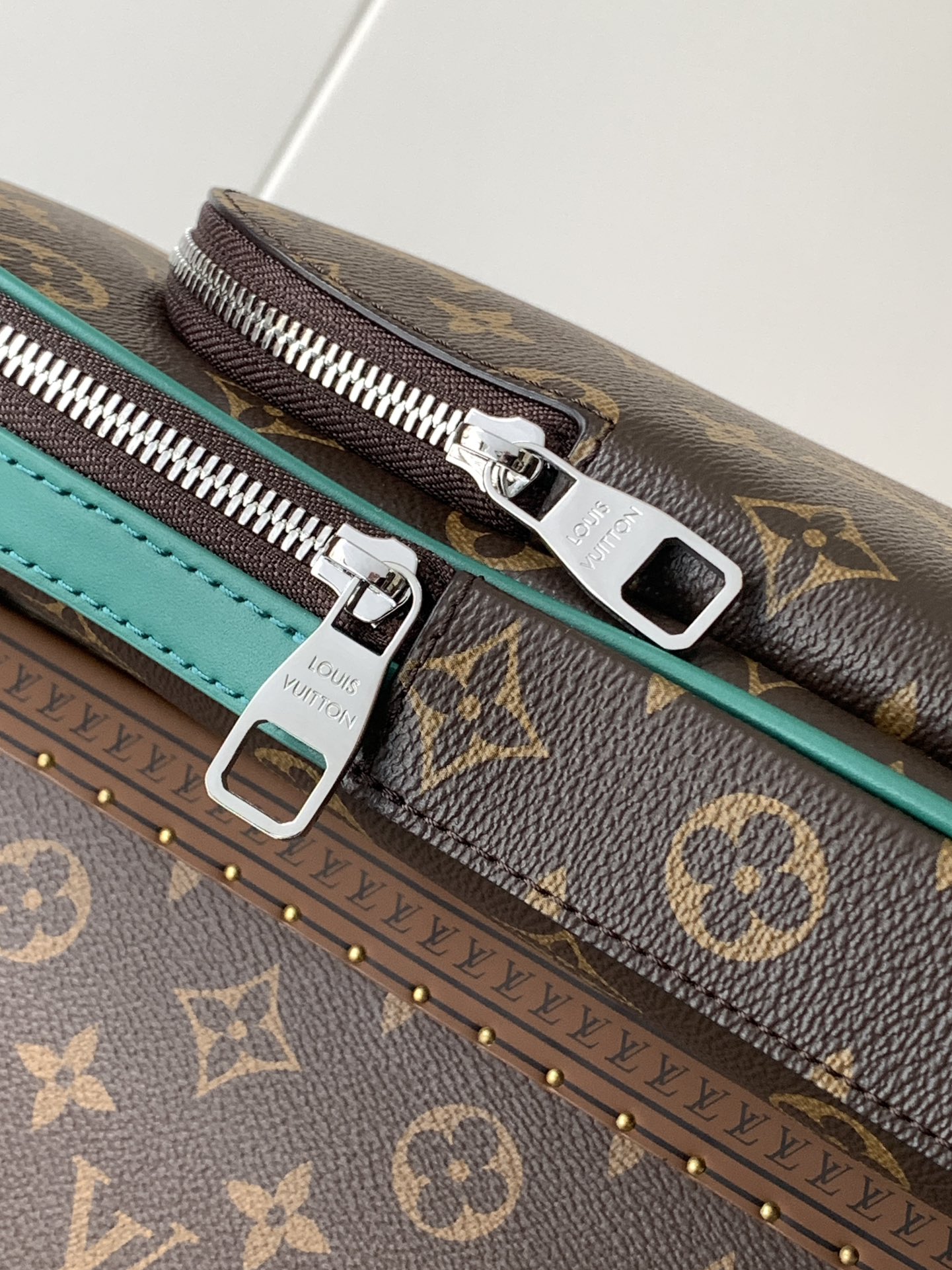 Avenue Slingbag G73 Borneo Green Monogram Macassa M12734