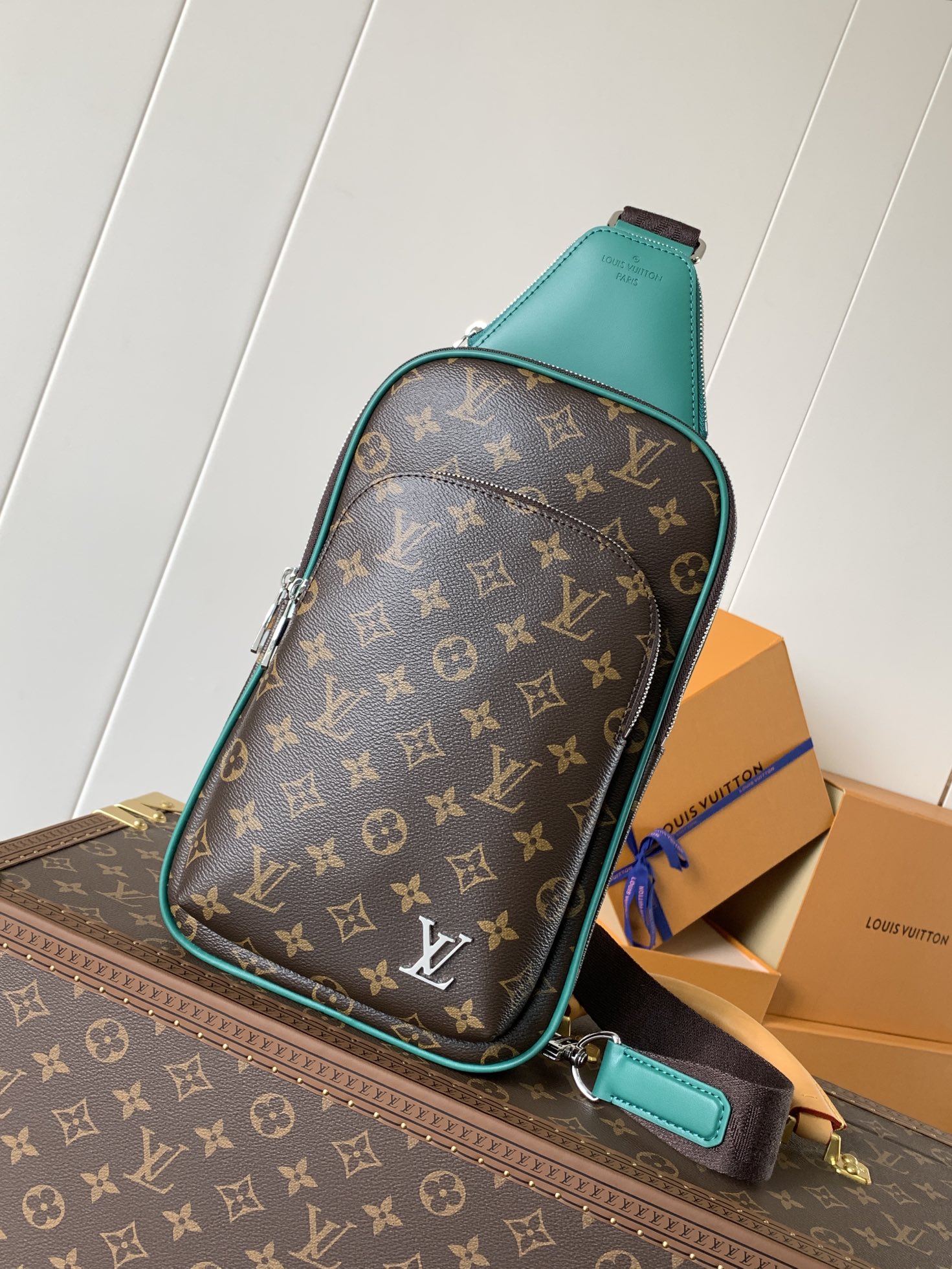 Avenue Slingbag G73 Borneo Green Monogram Macassa M12734