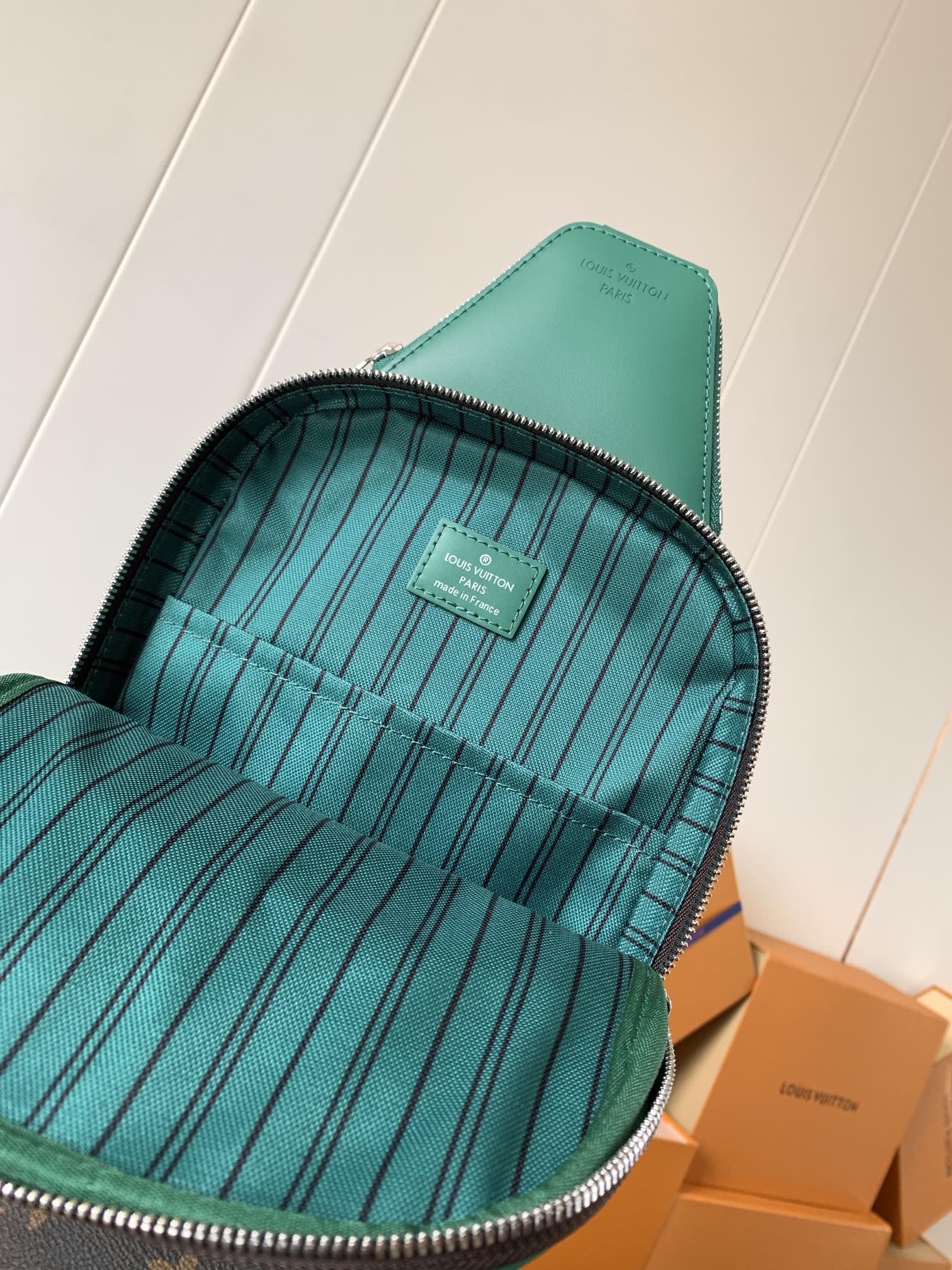 Avenue Slingbag G73 Borneo Green Monogram Macassa M12734