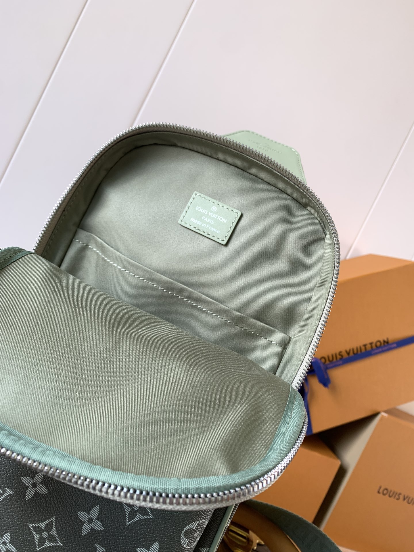 Avenue Slingbag Khaki Green Monogram Gradient M11702
