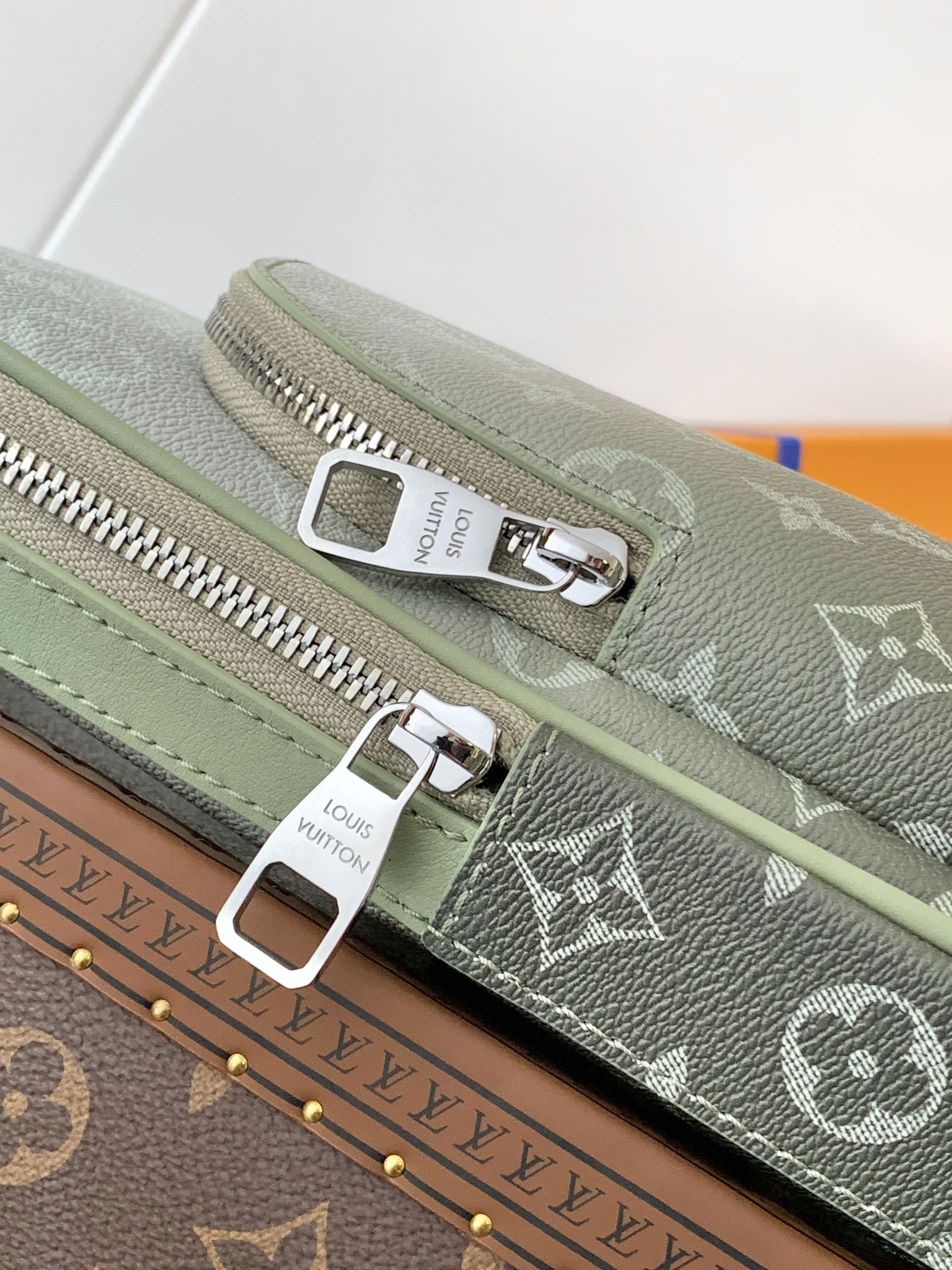 Avenue Slingbag Khaki Green Monogram Gradient M11702