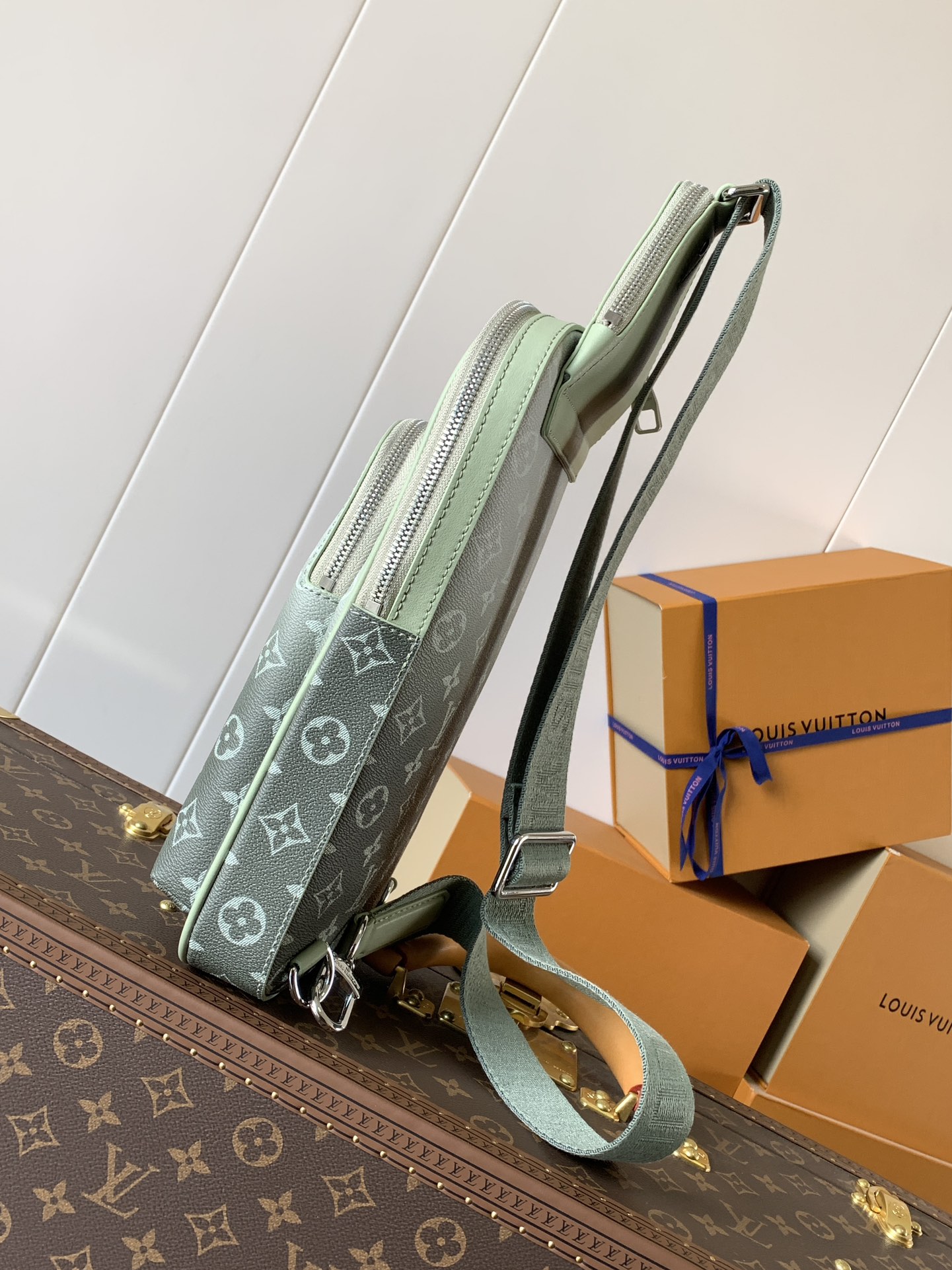 Avenue Slingbag Khaki Green Monogram Gradient M11702