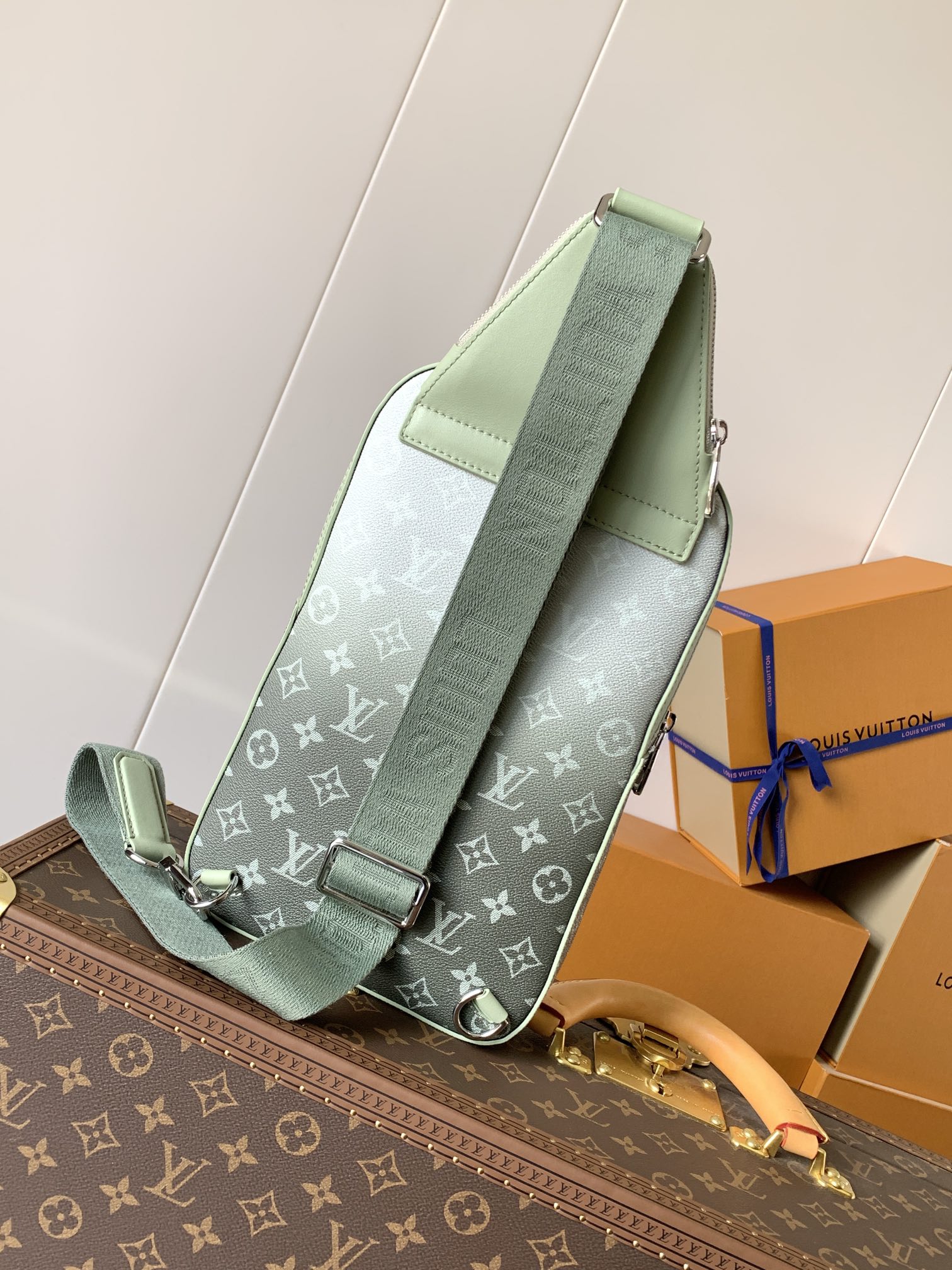 Avenue Slingbag Khaki Green Monogram Gradient M11702