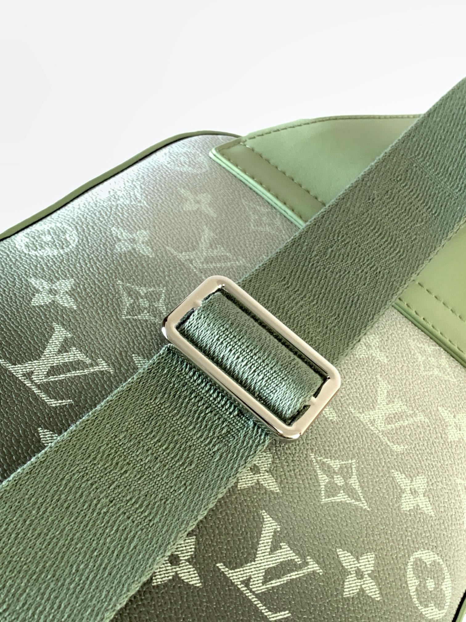 Avenue Slingbag Khaki Green Monogram Gradient M11702