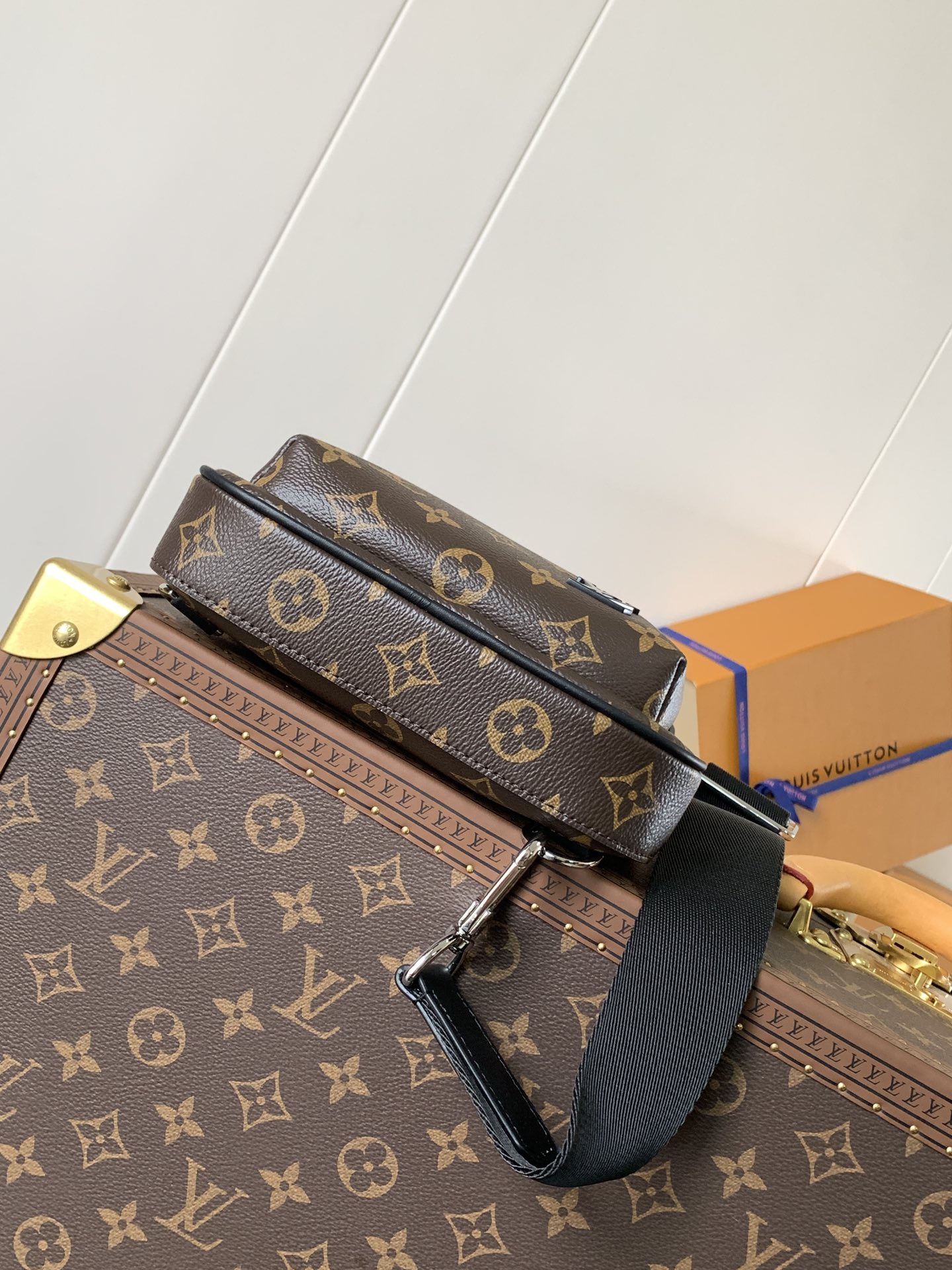 Avenue Slingbag Monogram Macassar Black M46327