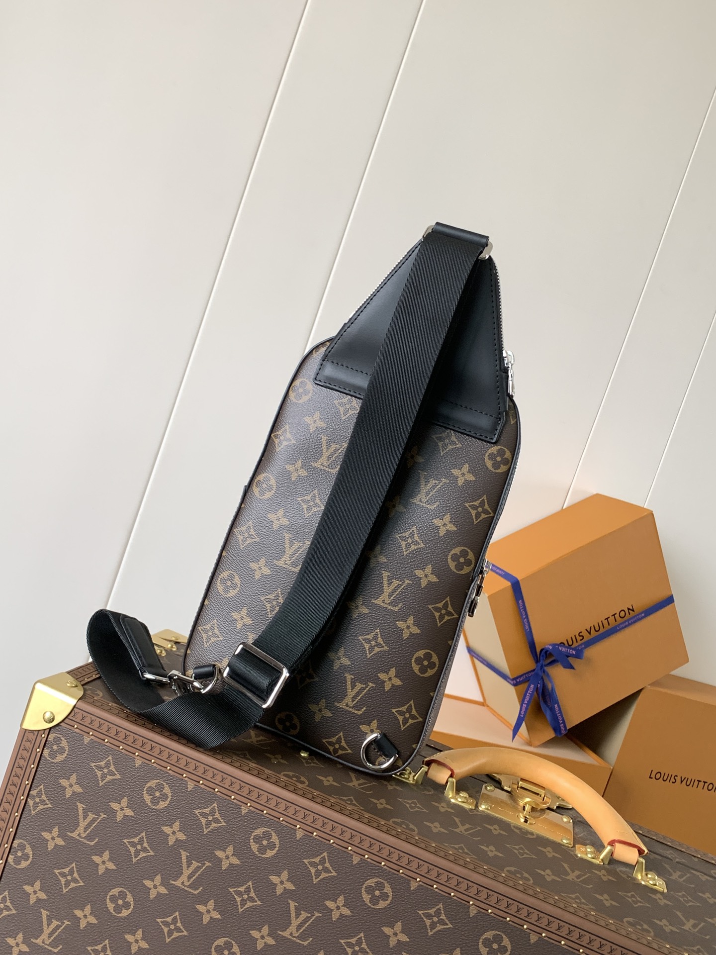 Avenue Slingbag Monogram Macassar Black M46327