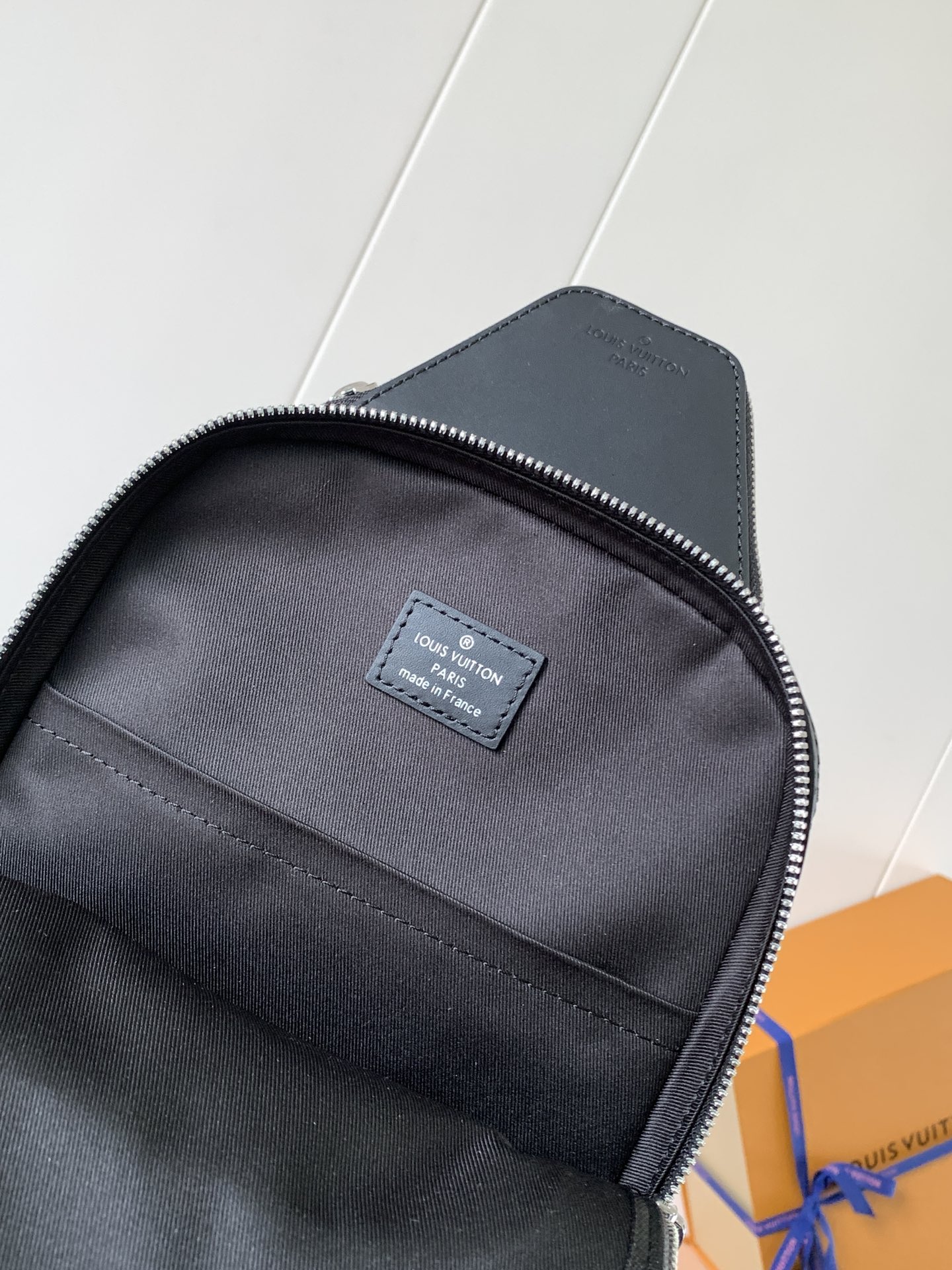 Avenue Slingbag Monogram Macassar Black M46327