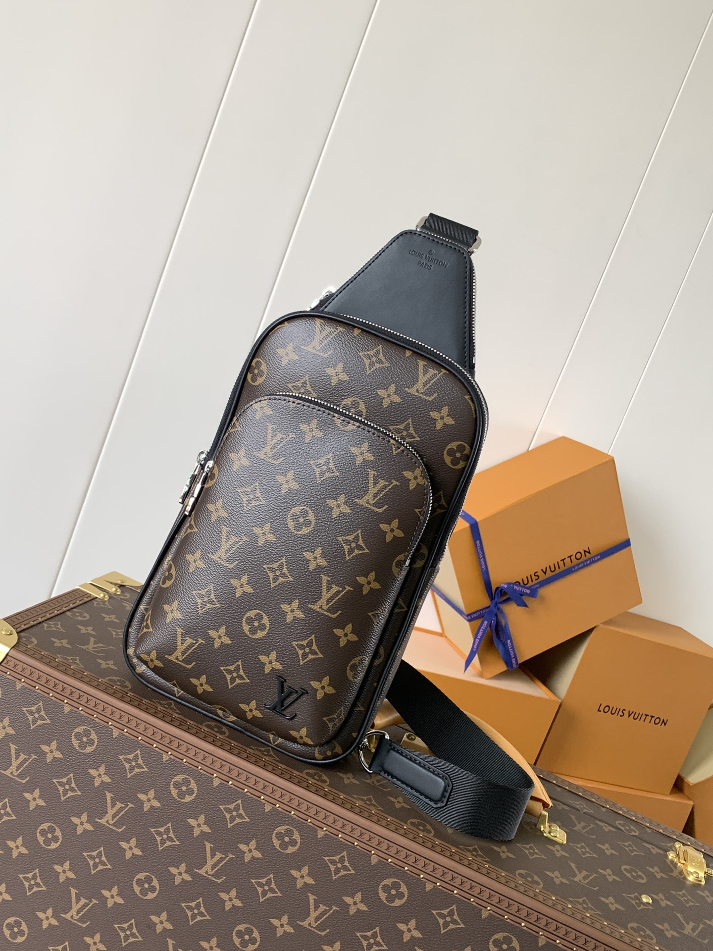 Avenue Slingbag Monogram Macassar Black M46327