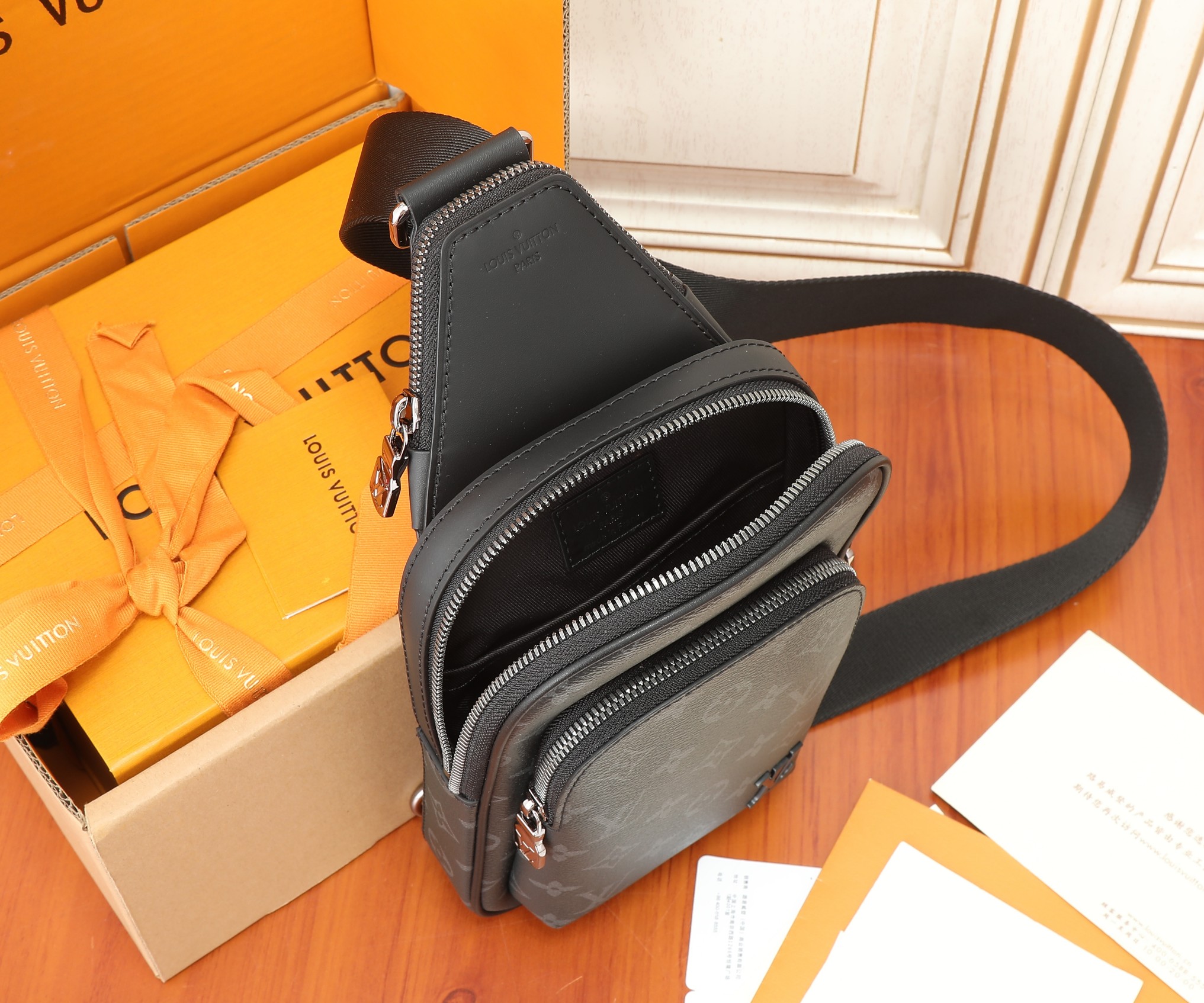 Avenue Slingbag Pm Monogram Eclipse M47137