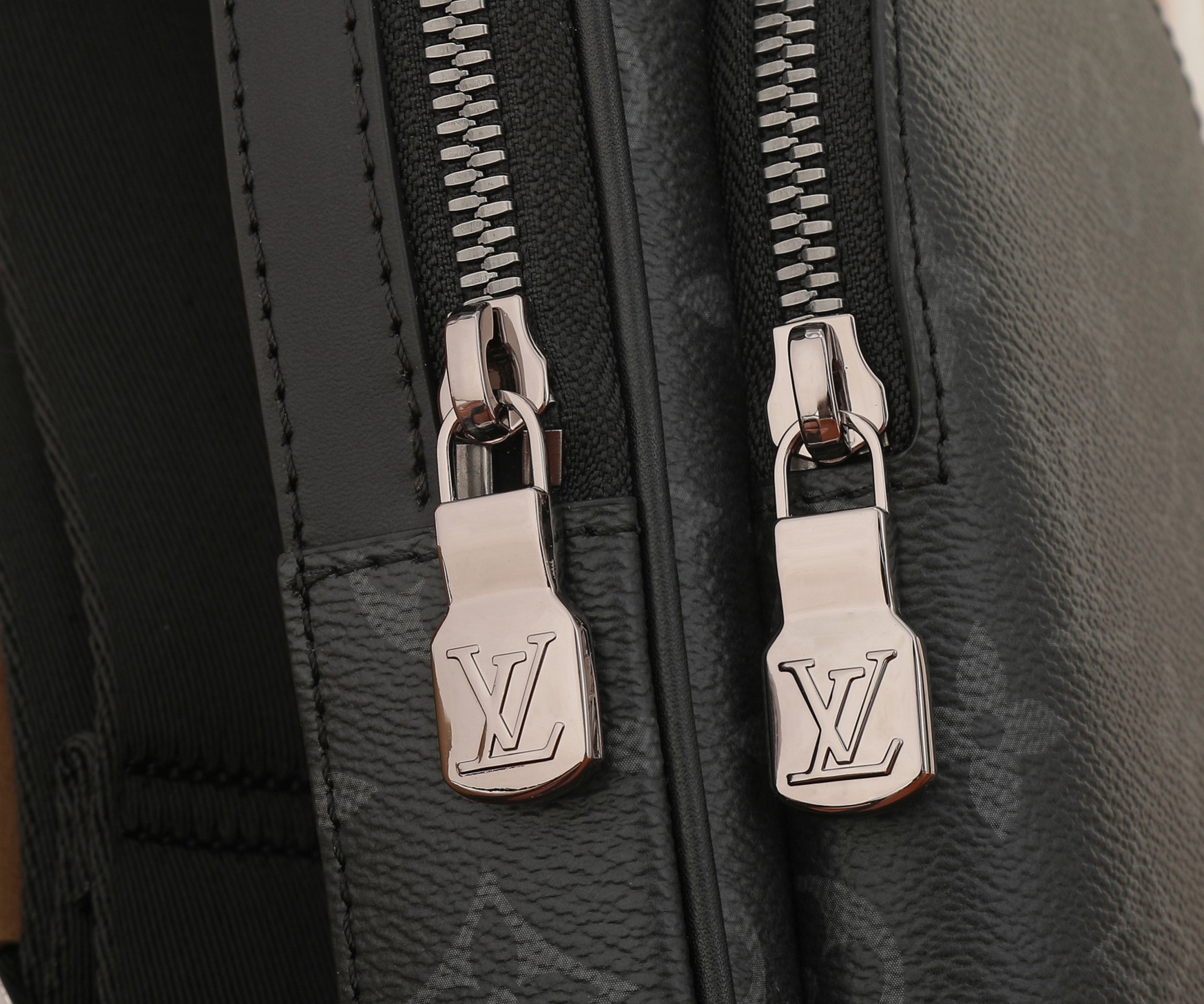Avenue Slingbag Pm Monogram Eclipse M47137