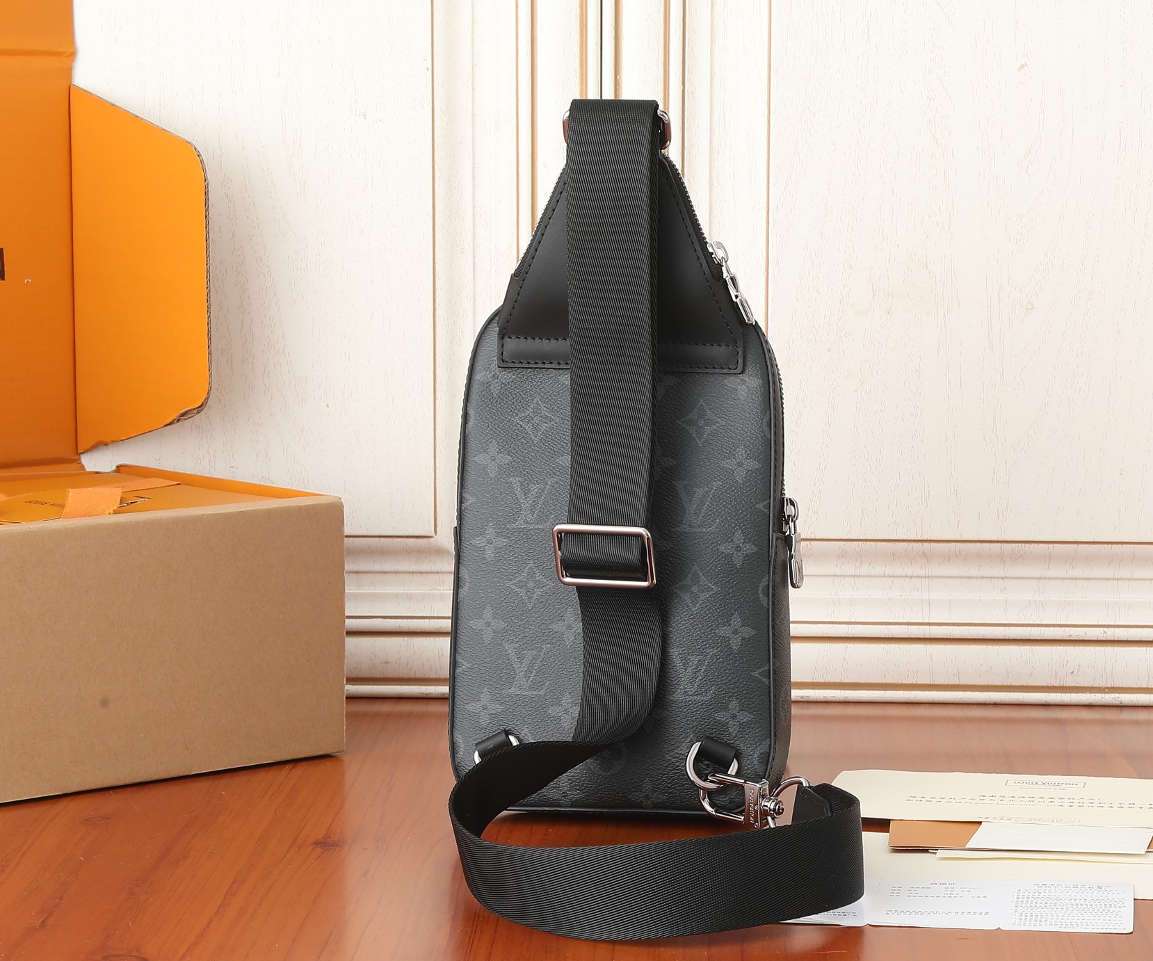 Avenue Slingbag Pm Monogram Eclipse M47137