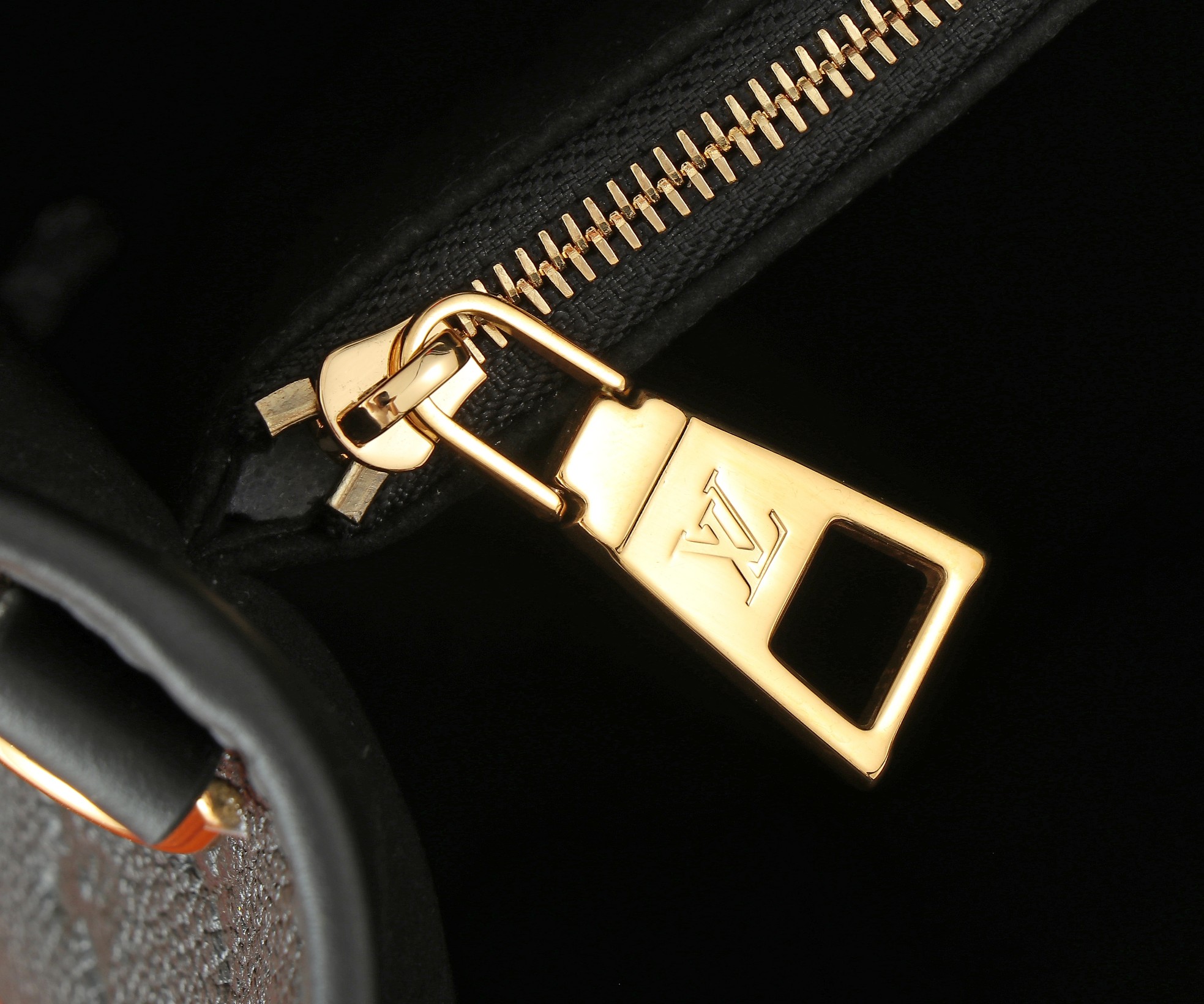 Babylone Tote Pm Monogram Empreinte Leather Black M11393