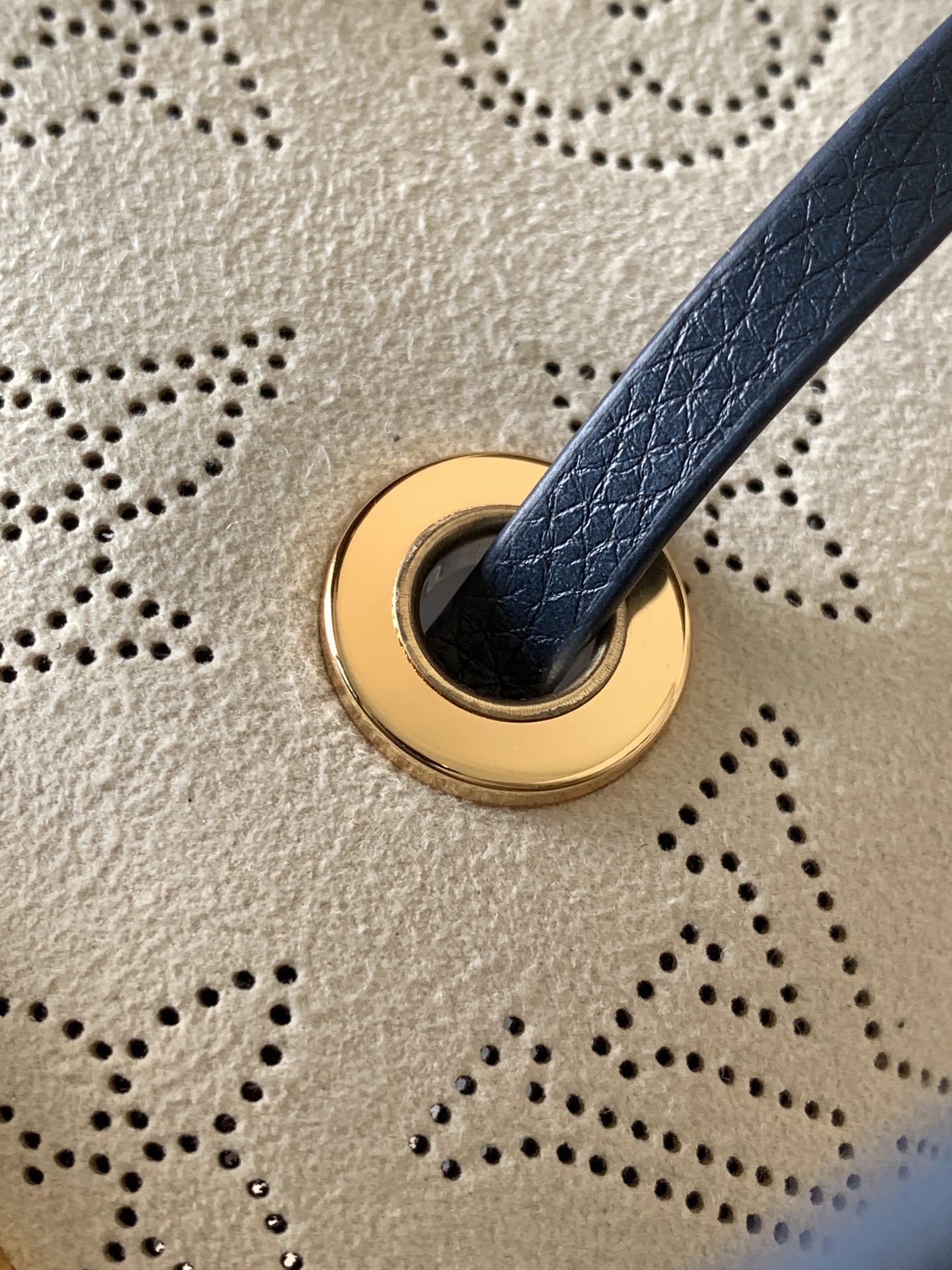 Bella Mahina Bag Navy M57070
