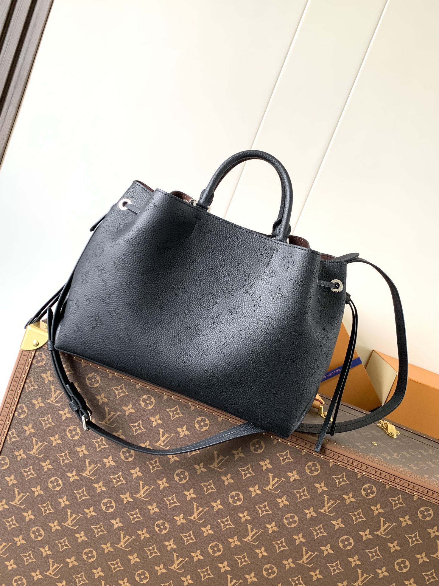 Bella Tote Mahina Black M59200