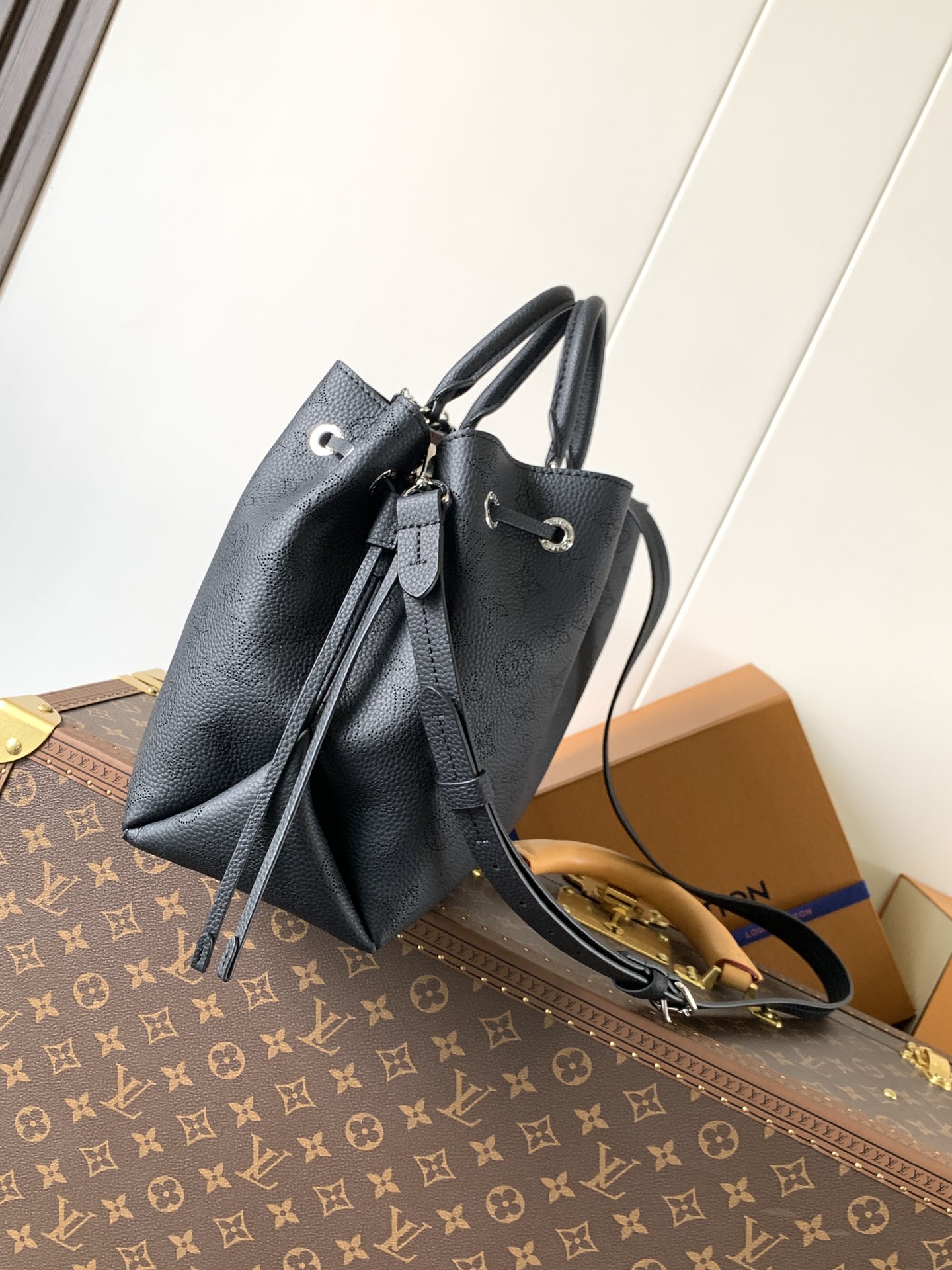 Bella Tote Mahina Black M59200