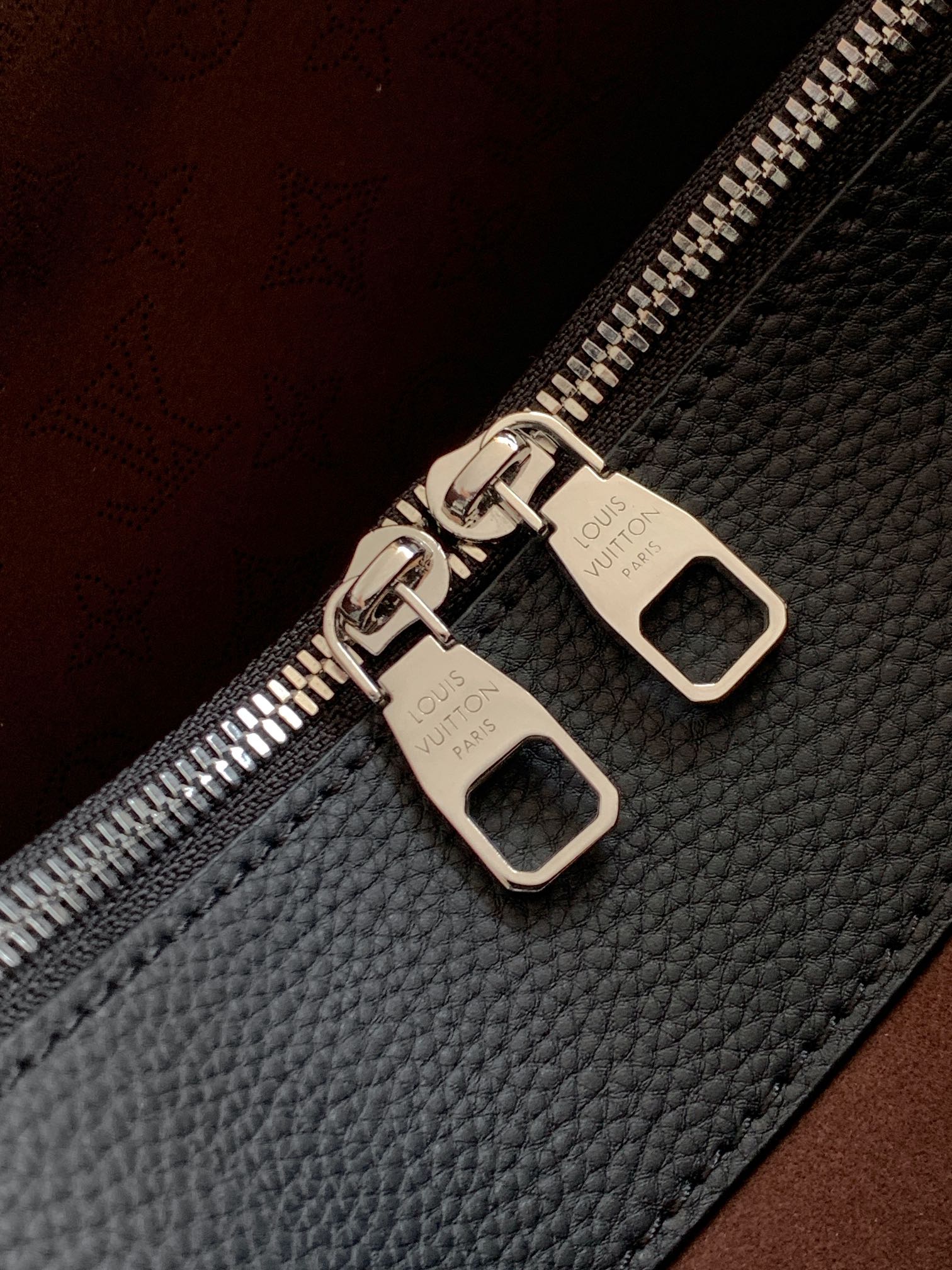 Bella Tote Mahina Black M59200
