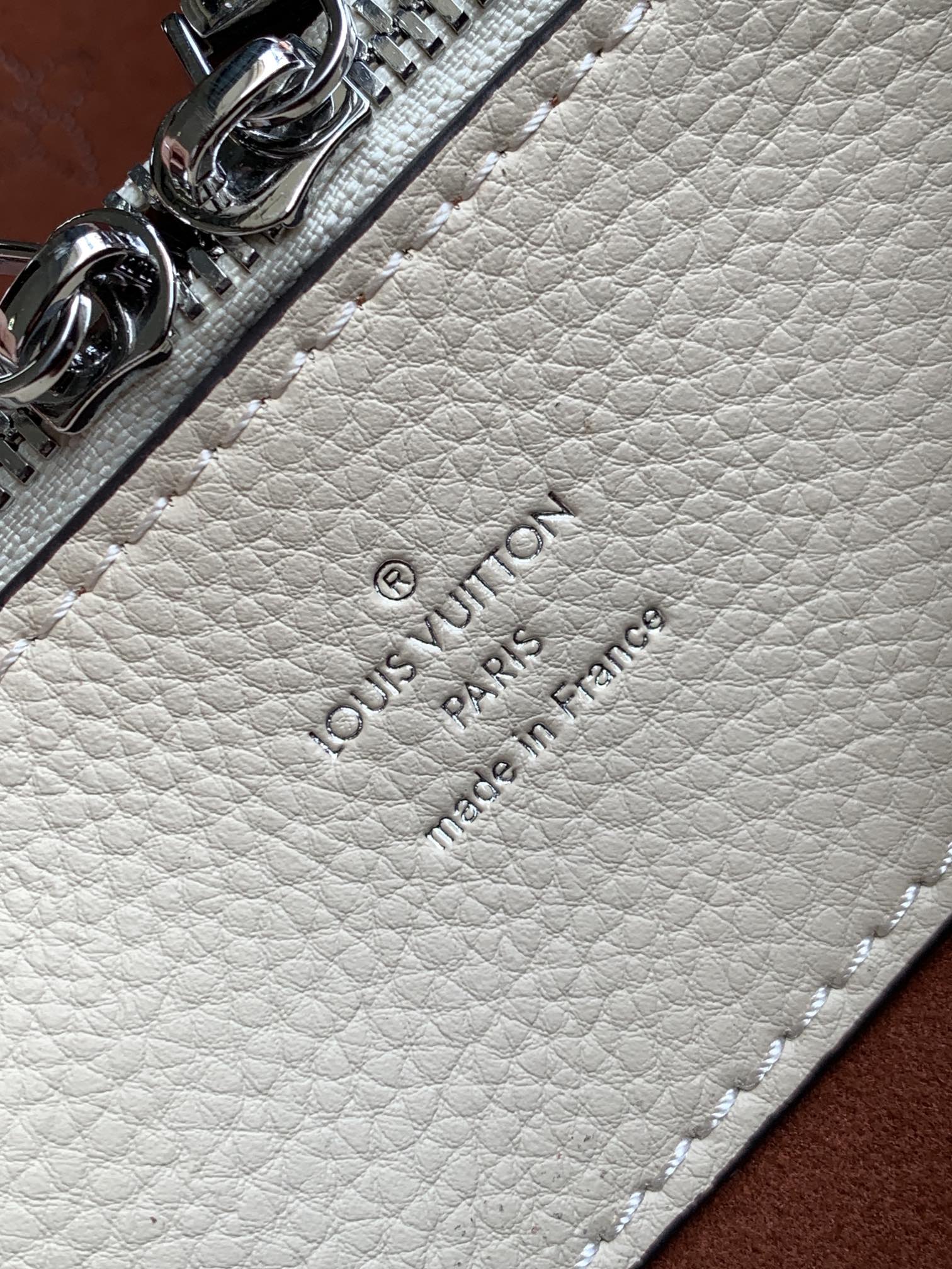 Bella Tote Mahina Cream M59203