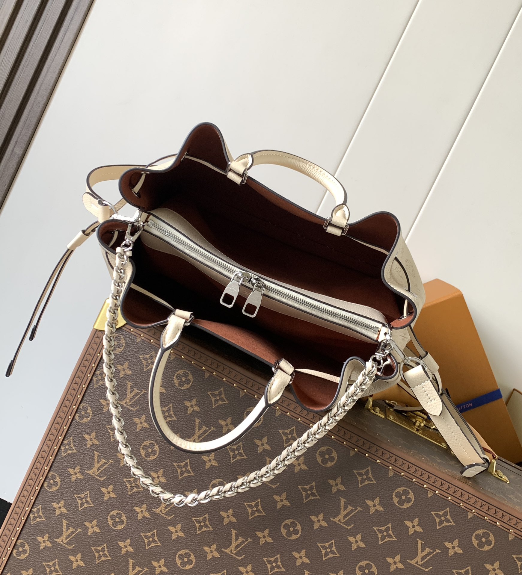 Bella Tote Mahina Cream M59203