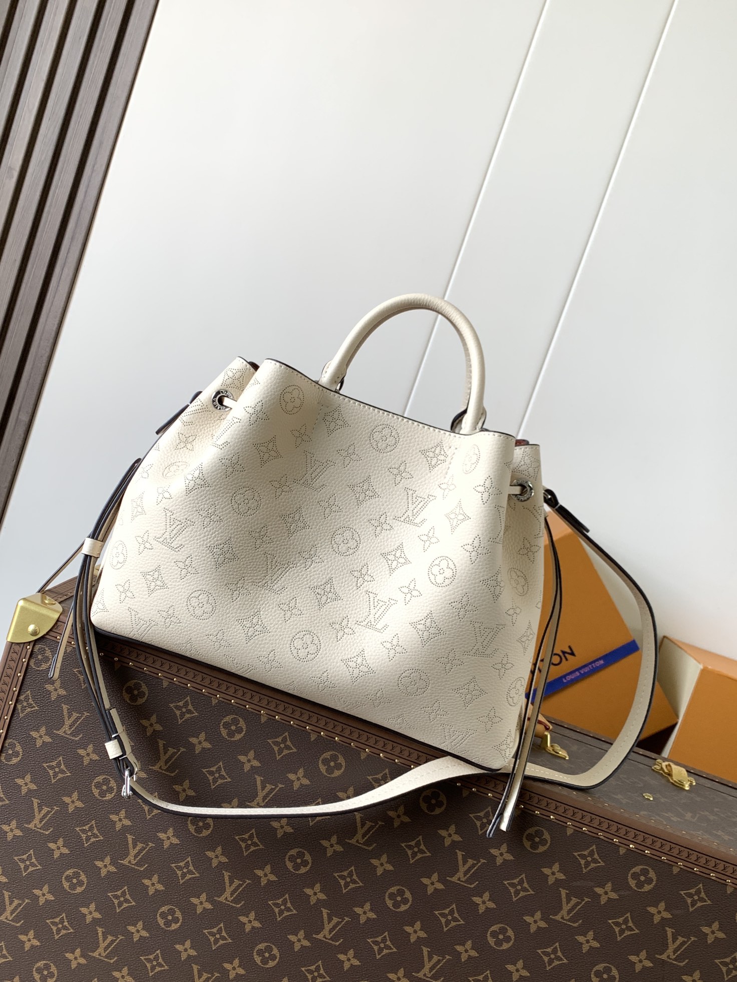 Bella Tote Mahina Cream M59203