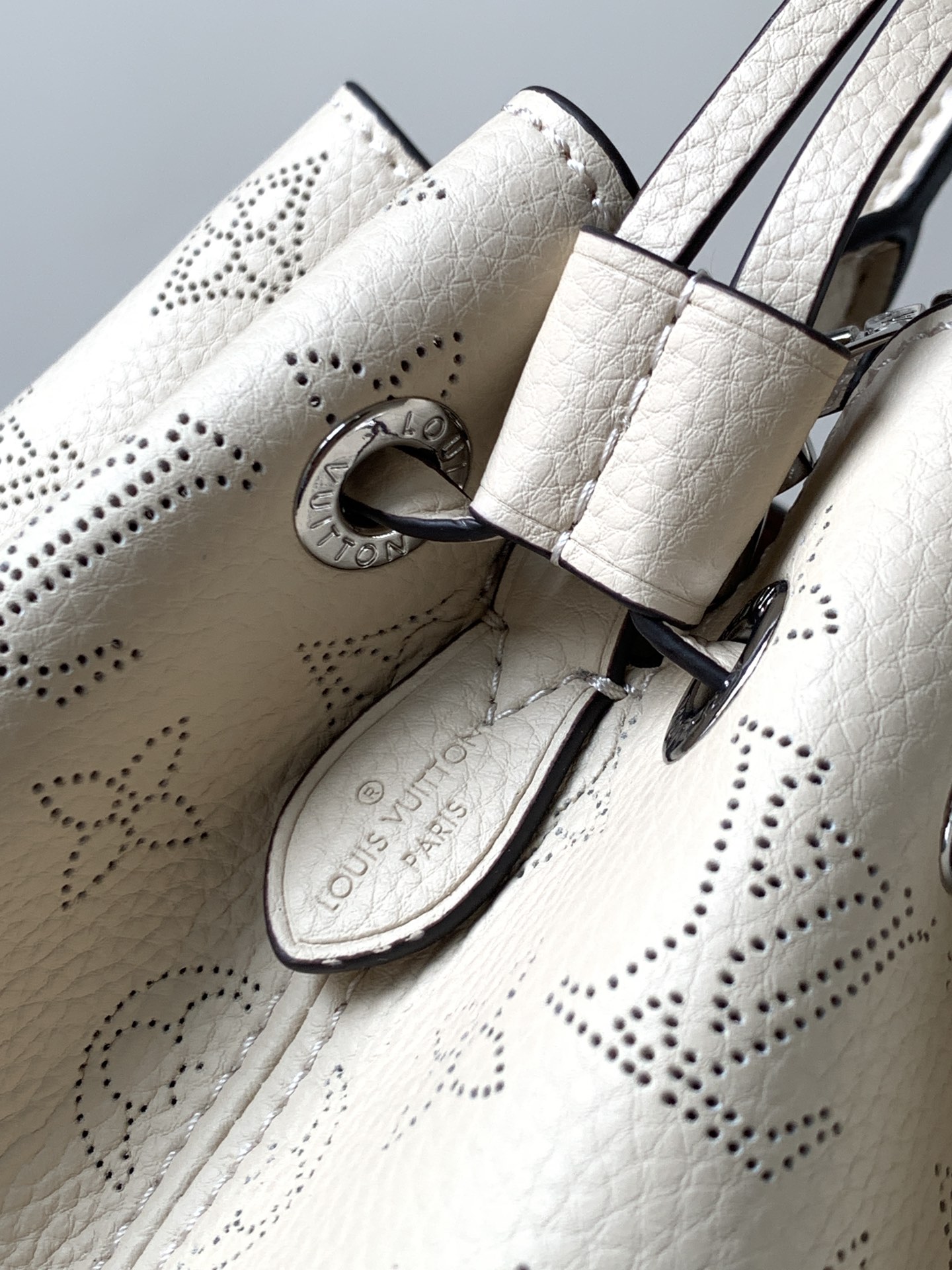 Bella Tote Mahina Cream M59203
