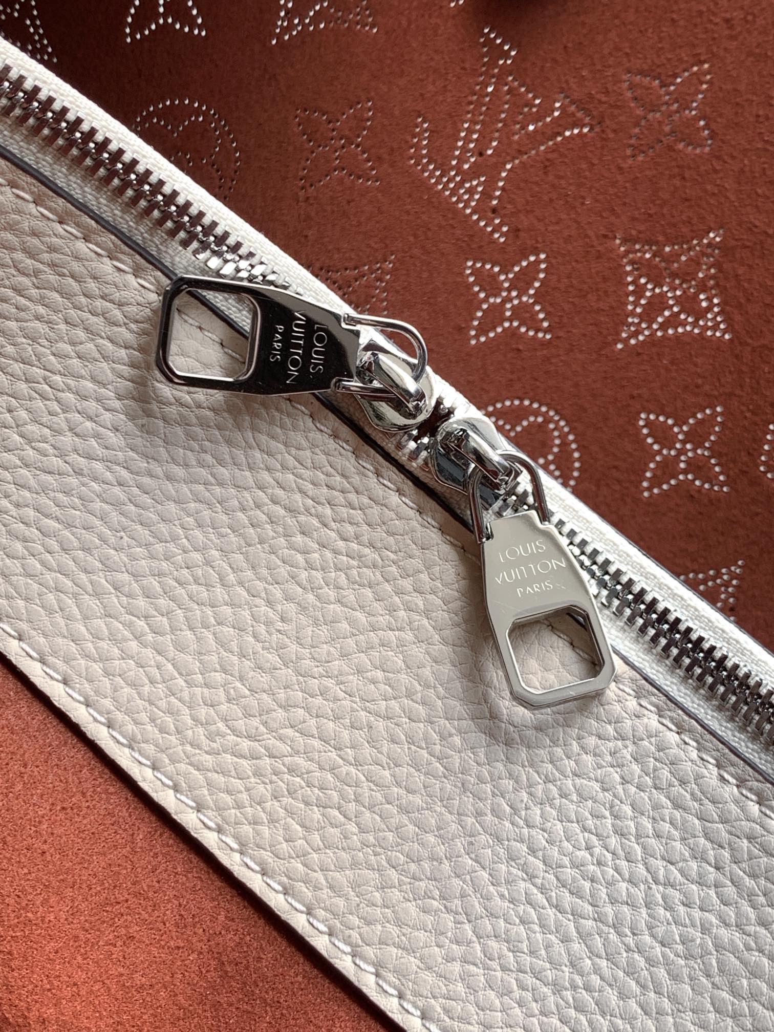Bella Tote Mahina Cream M59203