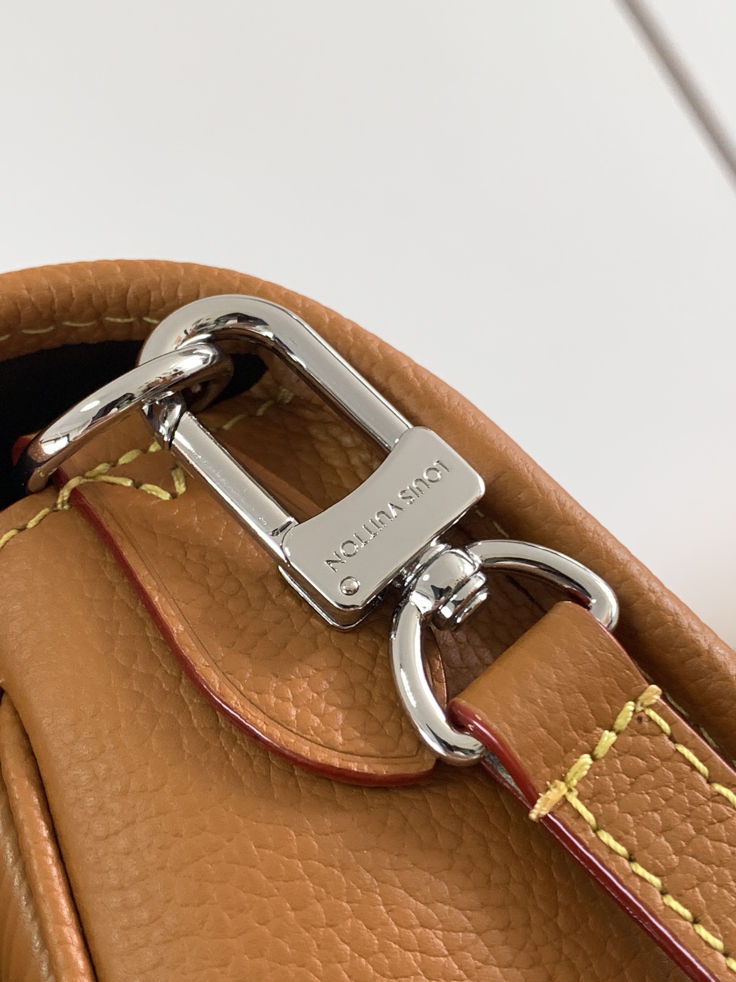 Buci Epi Leather Shoulder Bag Gold Miel Brown M59459
