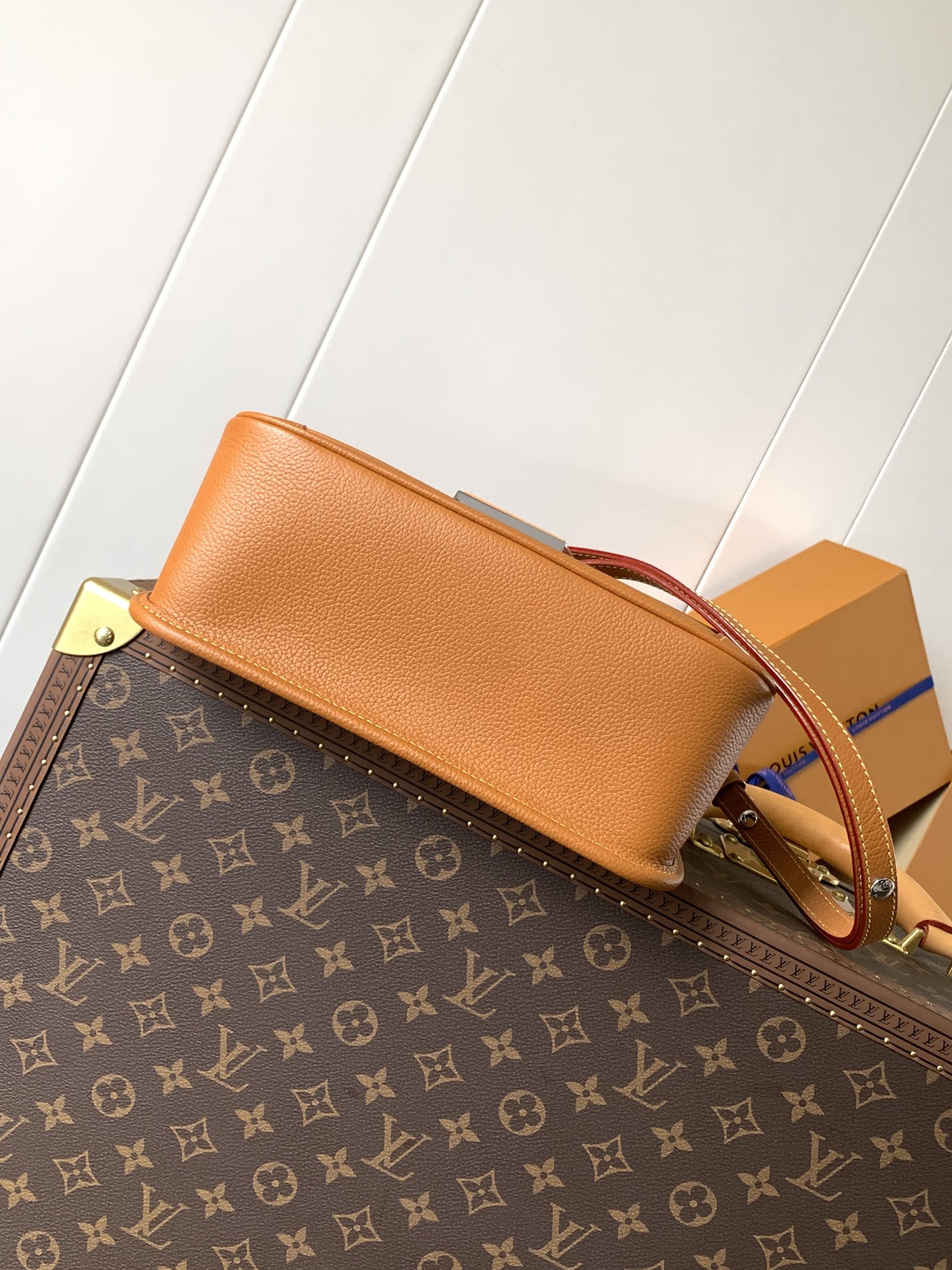 Buci Epi Leather Shoulder Bag Gold Miel Brown M59459