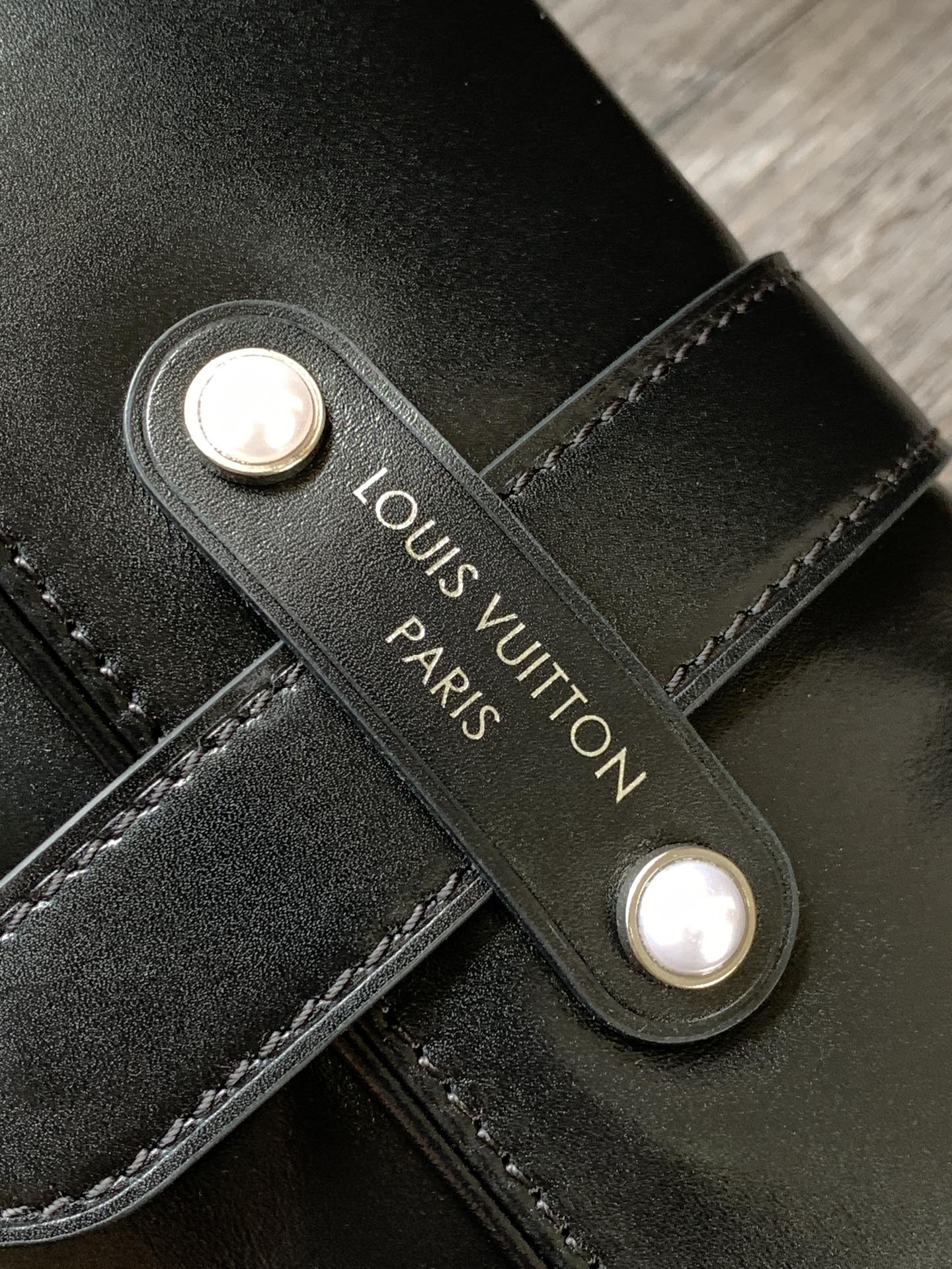 Cargo Wearable Wallet
