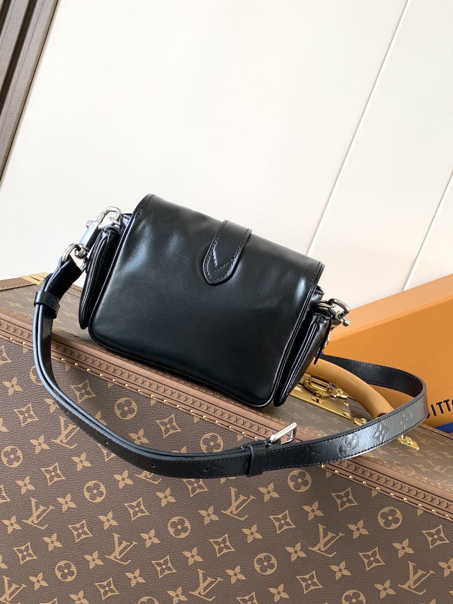Cargo Wearable Wallet