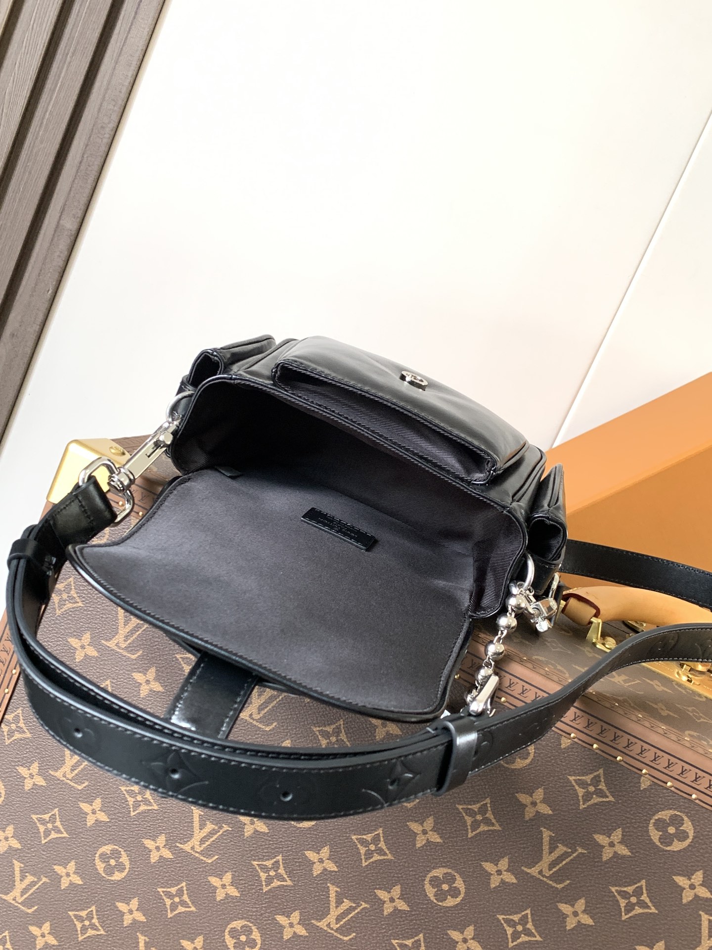 Cargo Wearable Wallet