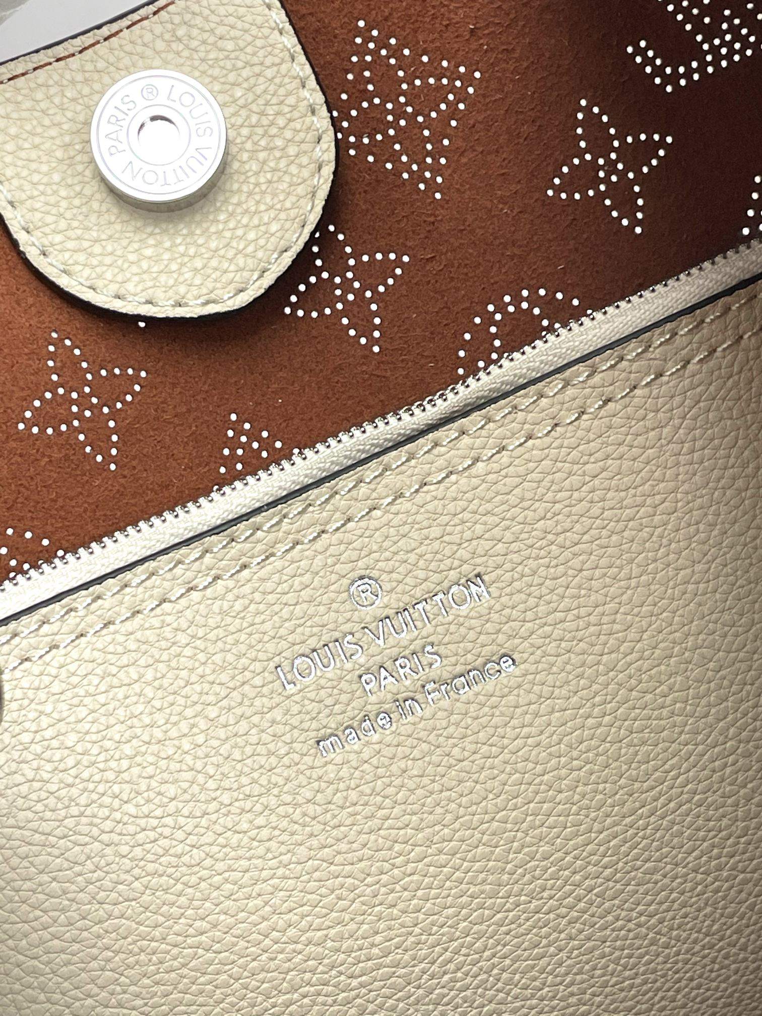 Carmel Mahina Bag Cream Mahina Perforated Calf Leather M53188