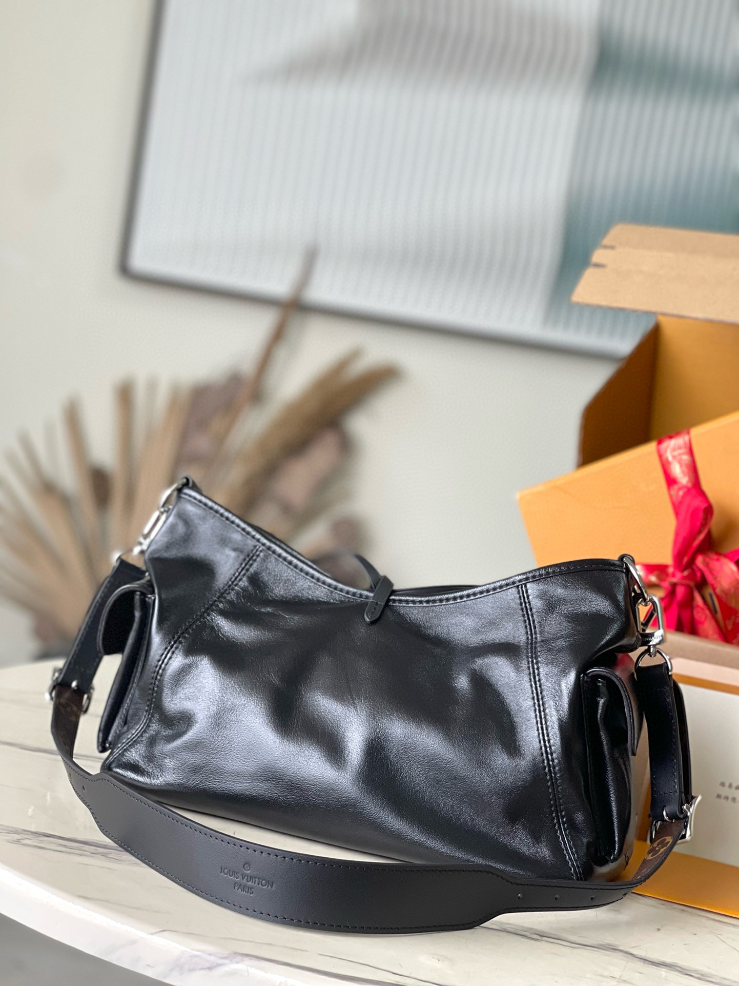 Carryall Cargo Vibe Pm Bag Black Lambskin M24861